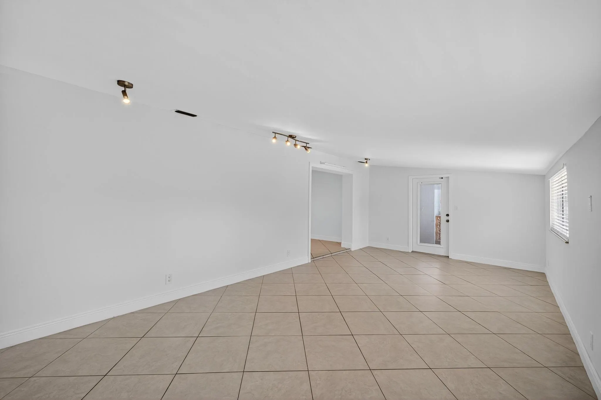 316 NW 24th St