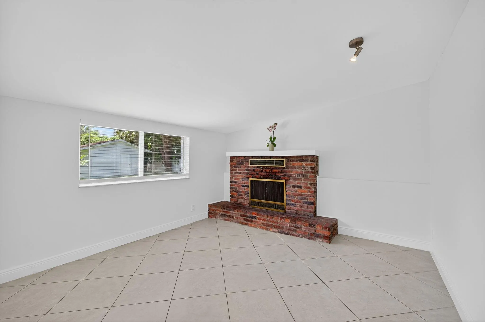 316 NW 24th St