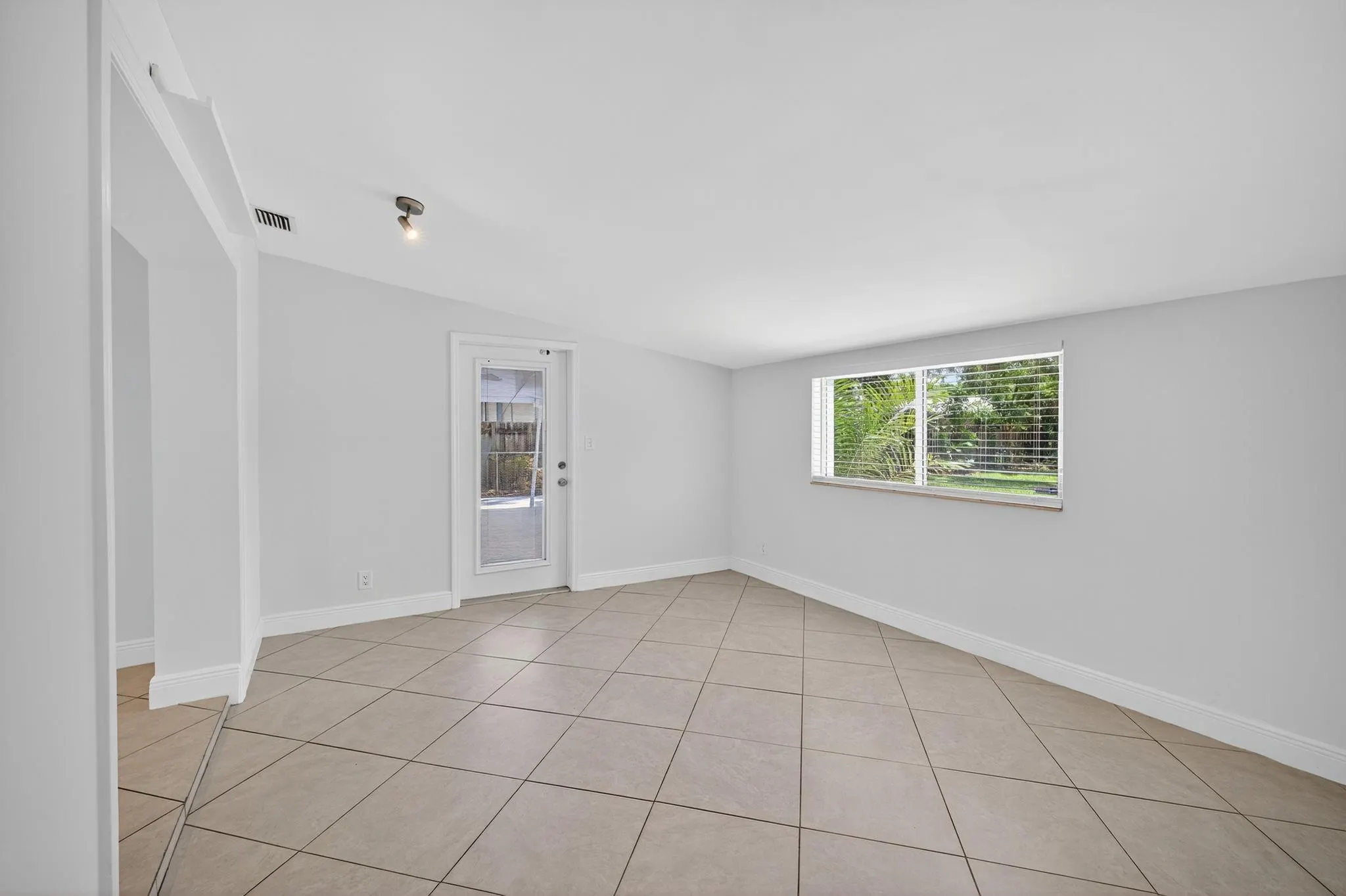316 NW 24th St