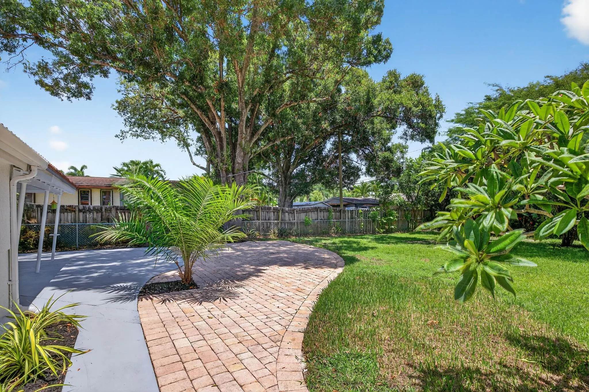 316 NW 24th St