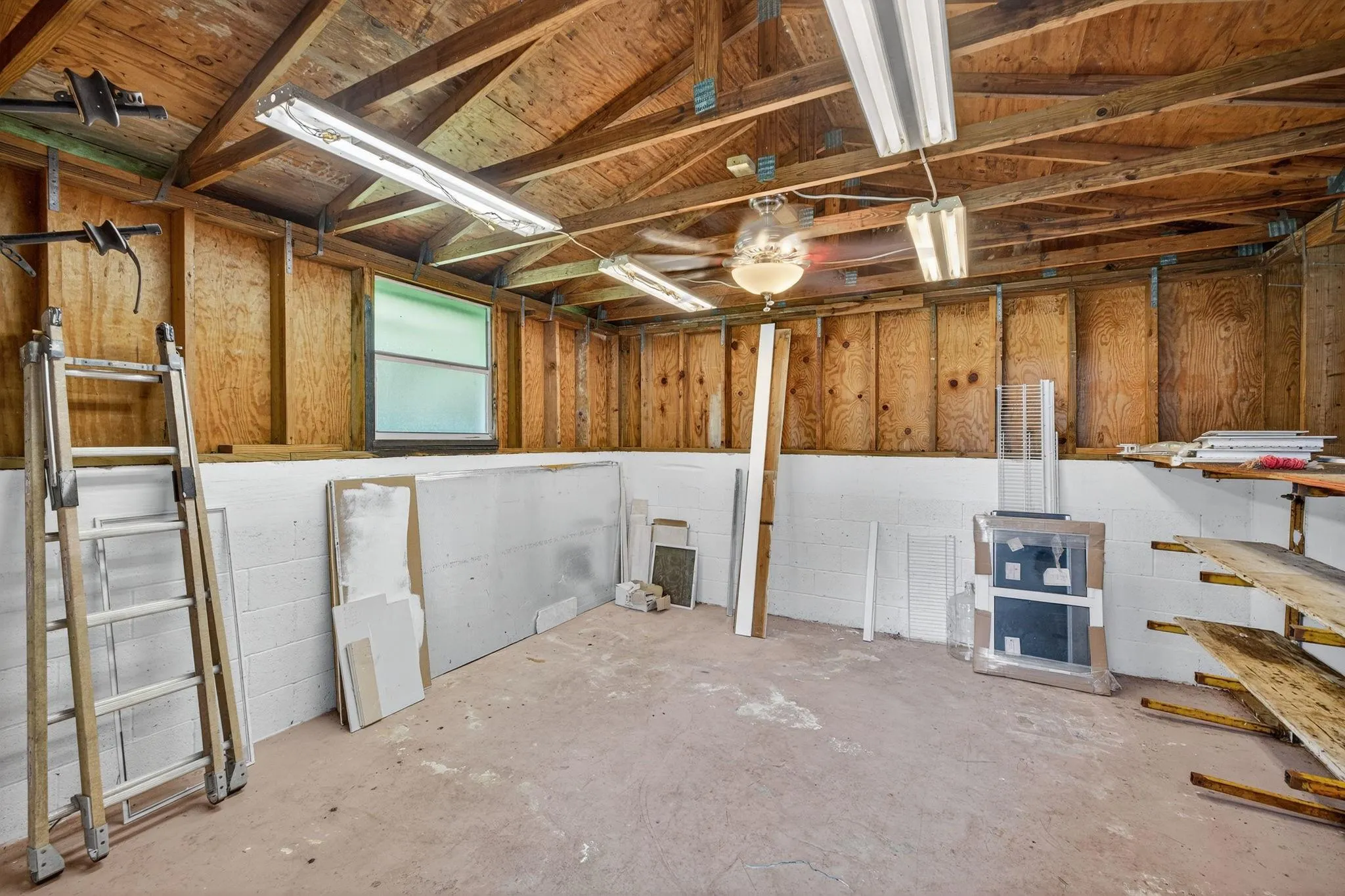 316 NW 24th St