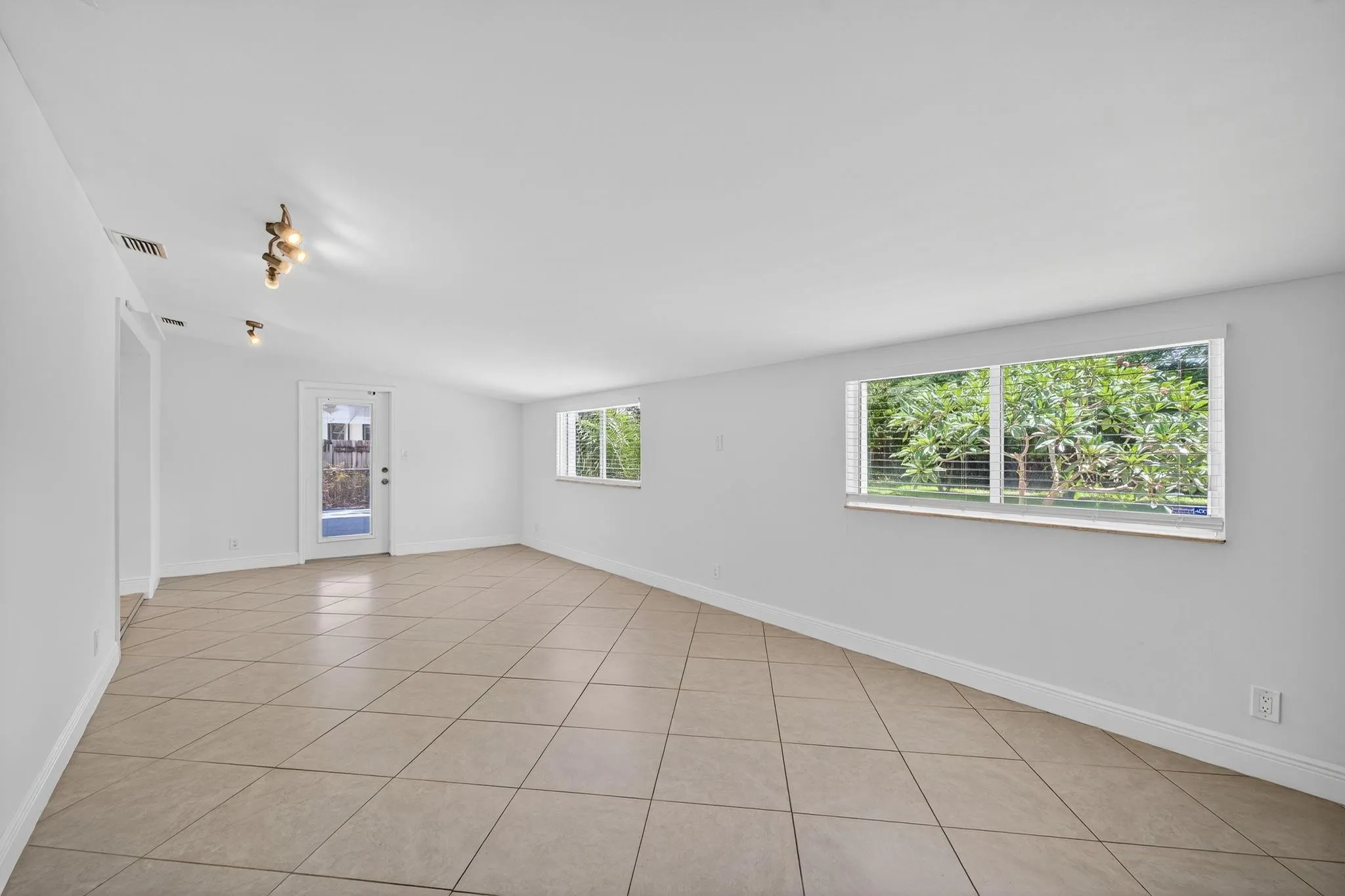 316 NW 24th St