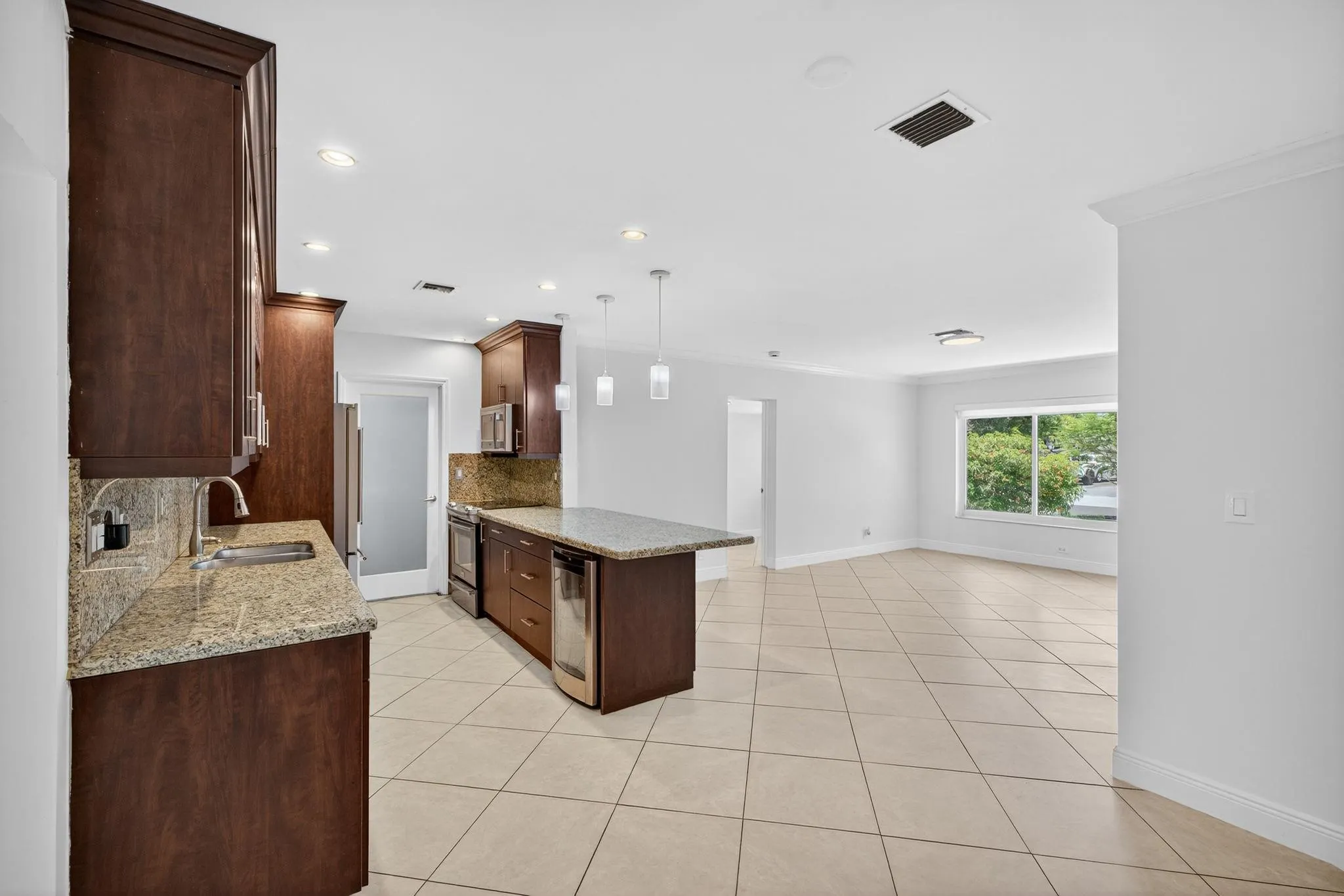 316 NW 24th St