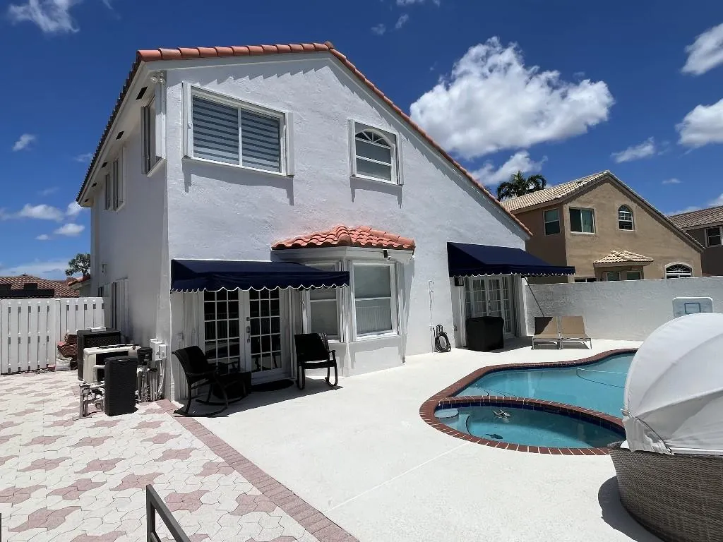 19000 NW 10th St
