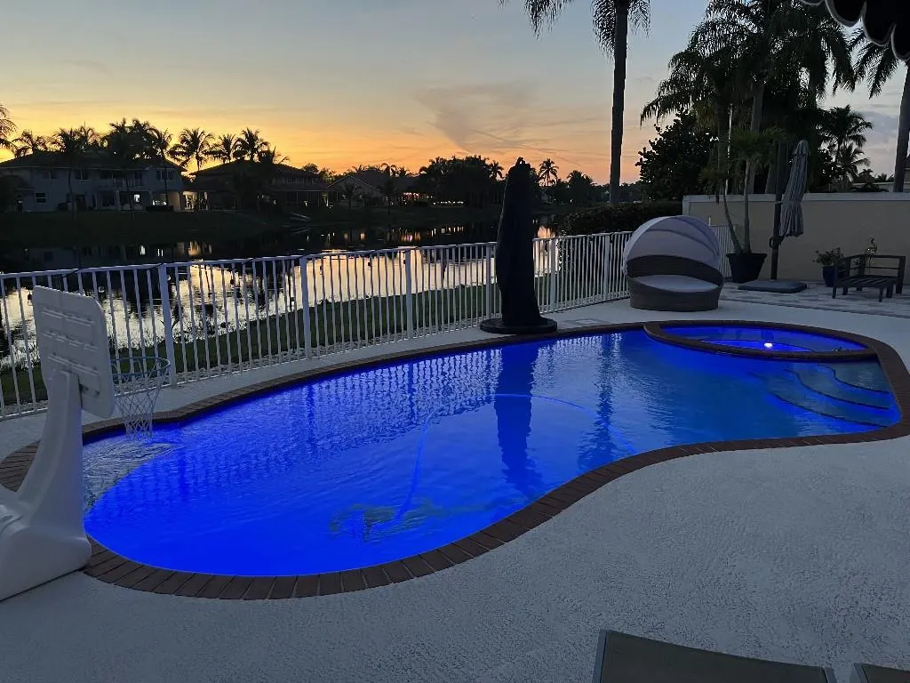 19000 NW 10th St