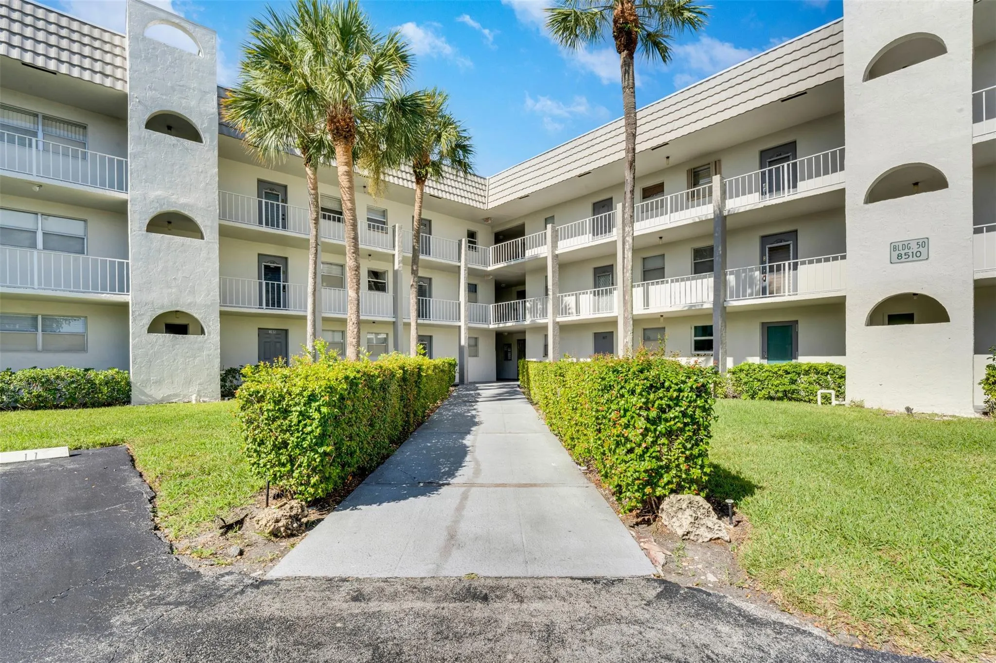 8510 Sunrise Lakes Blvd, #208