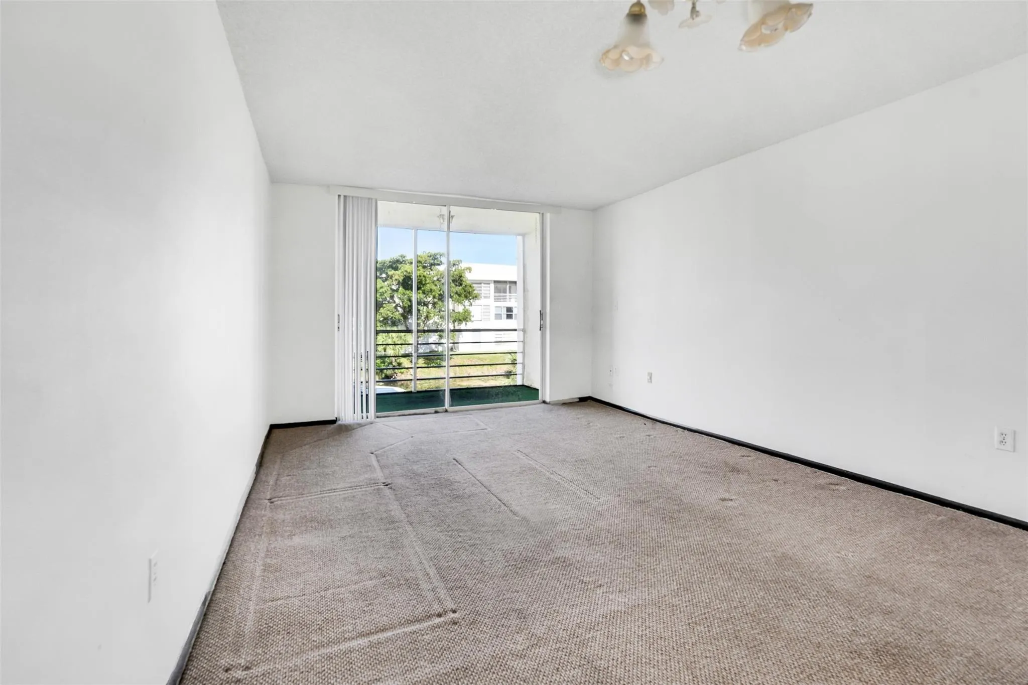 8510 Sunrise Lakes Blvd, #208