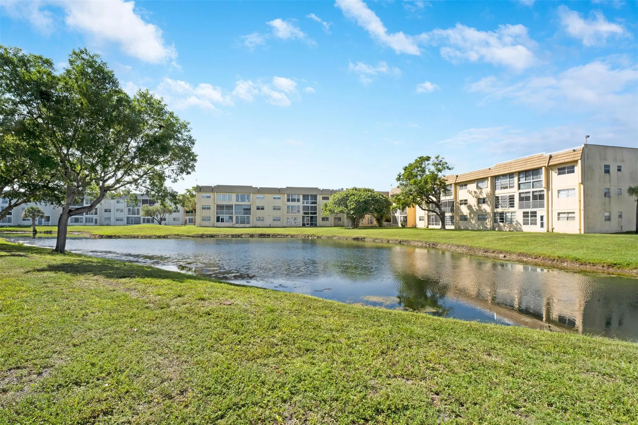 8510 Sunrise Lakes Blvd, #208