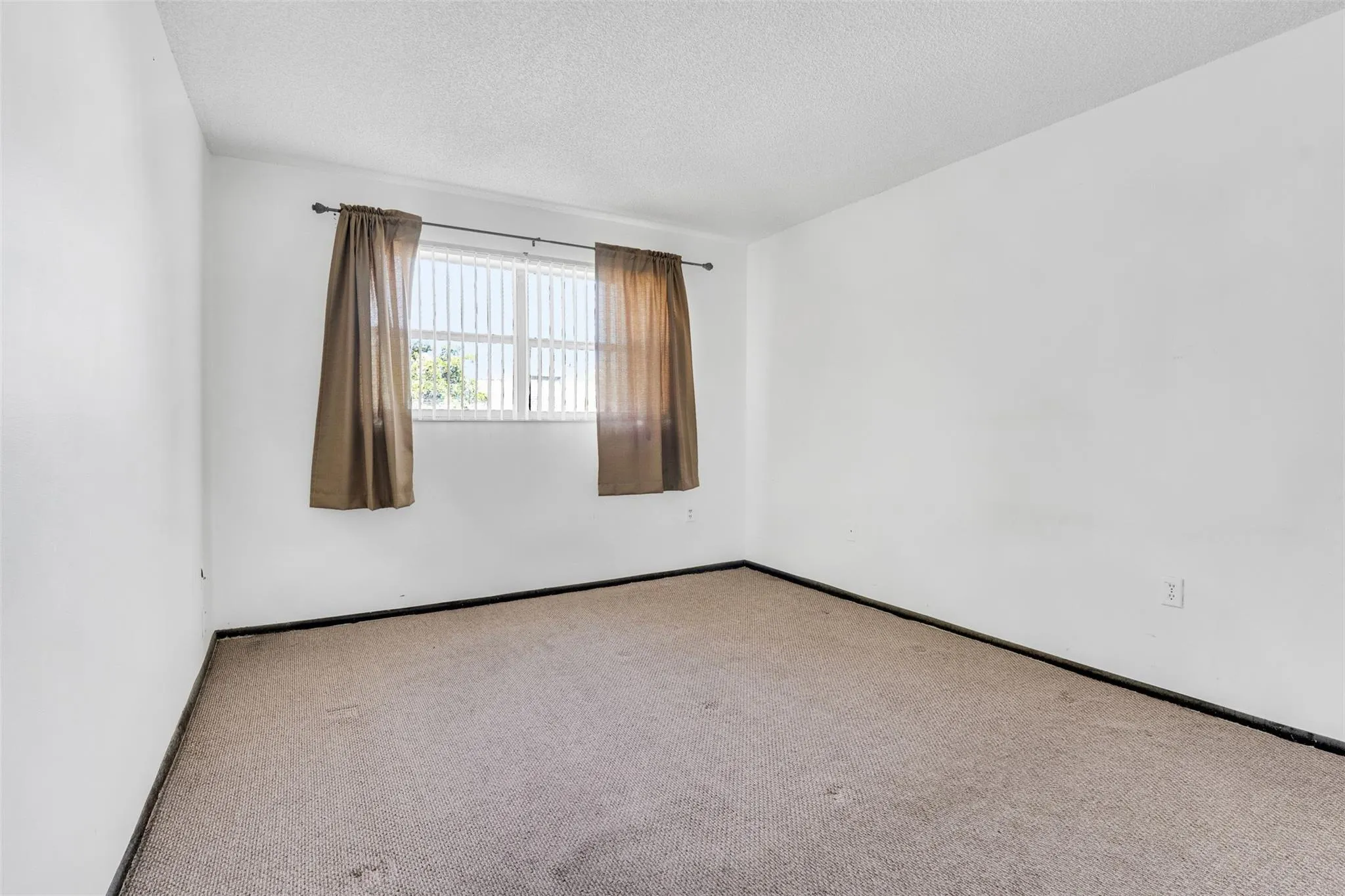 8510 Sunrise Lakes Blvd, #208