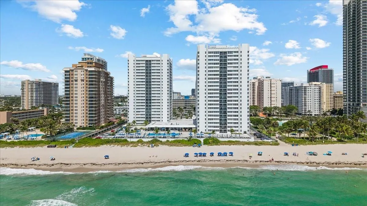1890 S Ocean Dr, #PH4