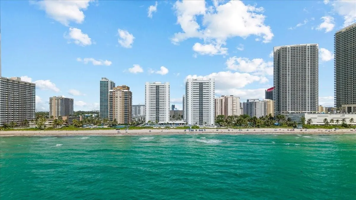 1890 S Ocean Dr, #PH4