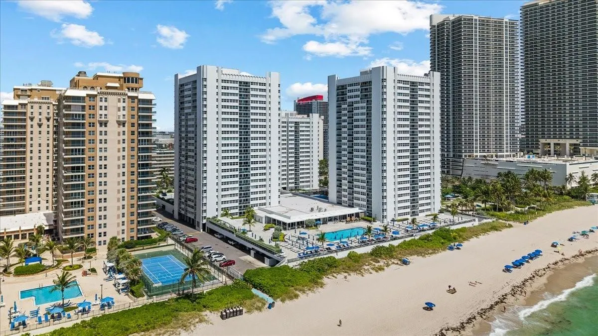1890 S Ocean Dr, #PH4