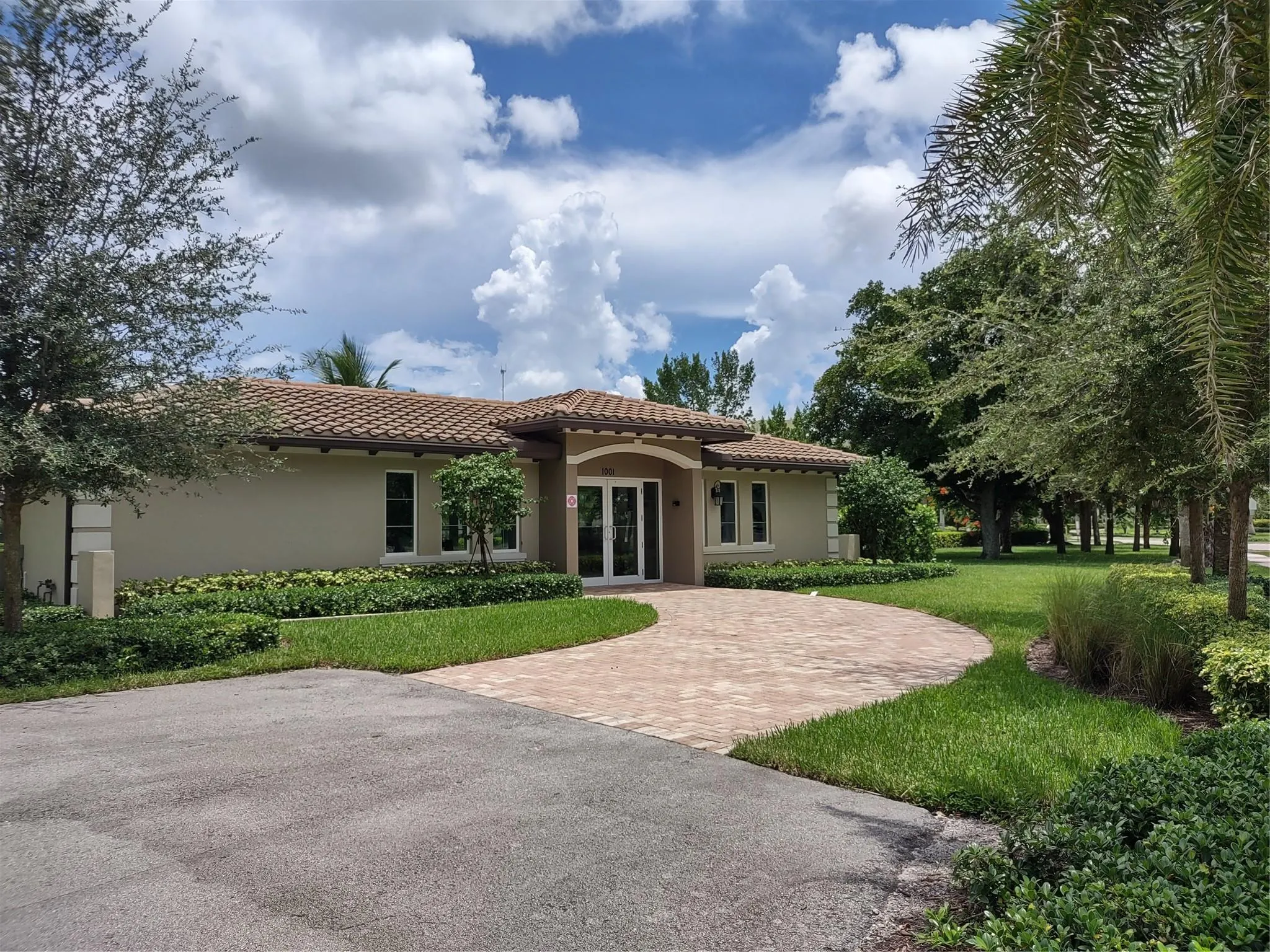 4200 Hillcrest Drive, #405