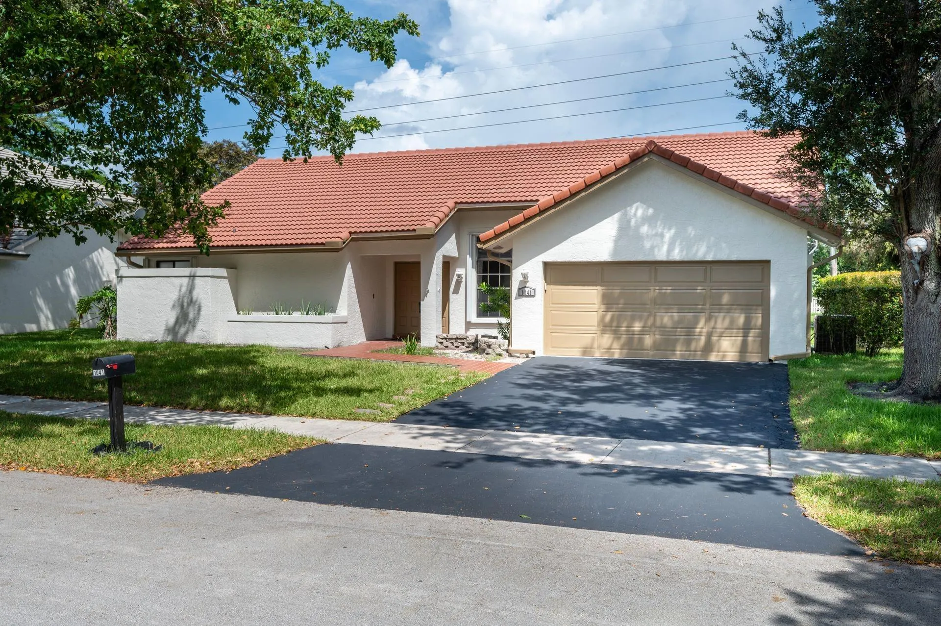 1041 AMHERST AVE