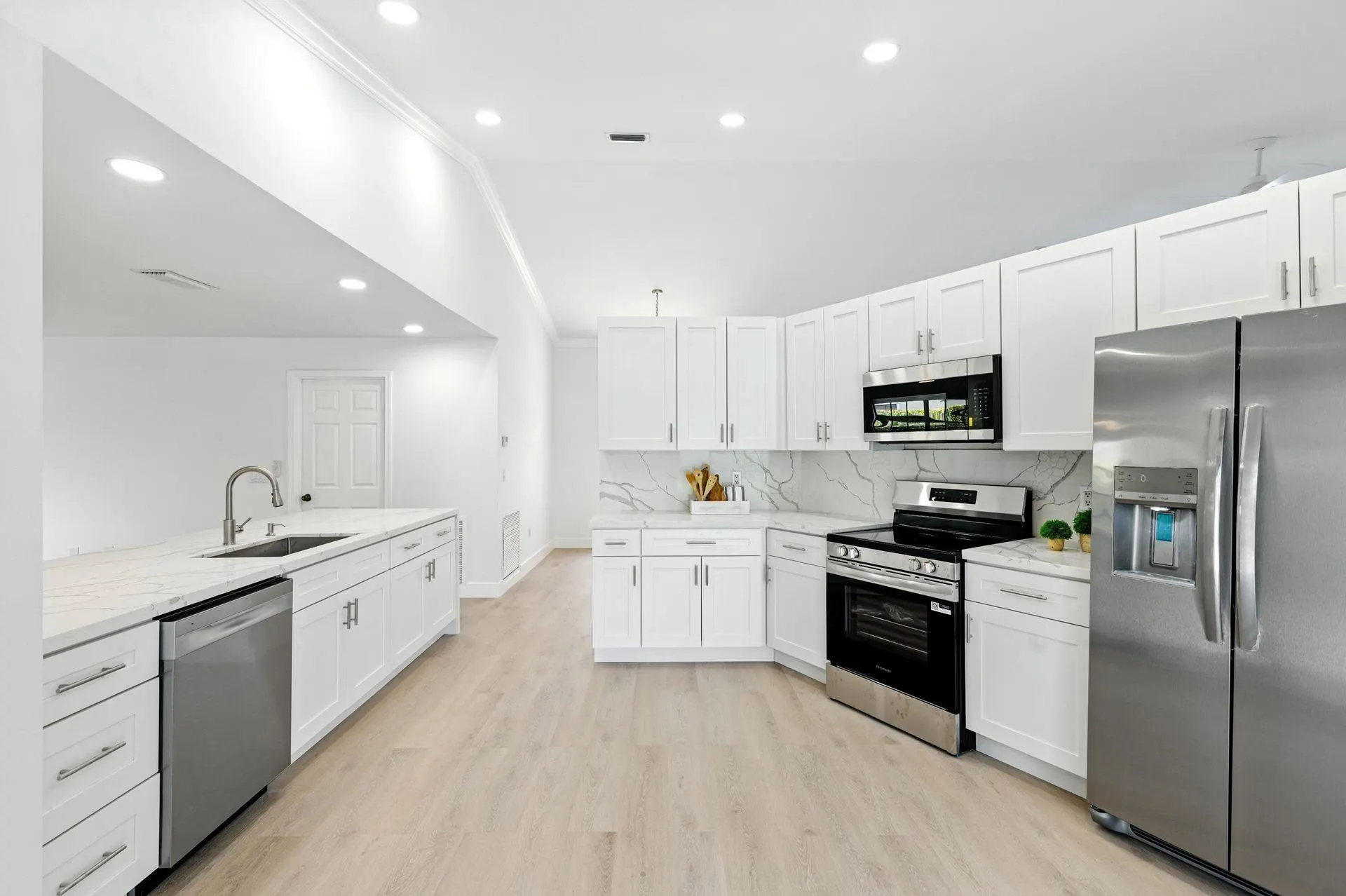 1041 AMHERST AVE