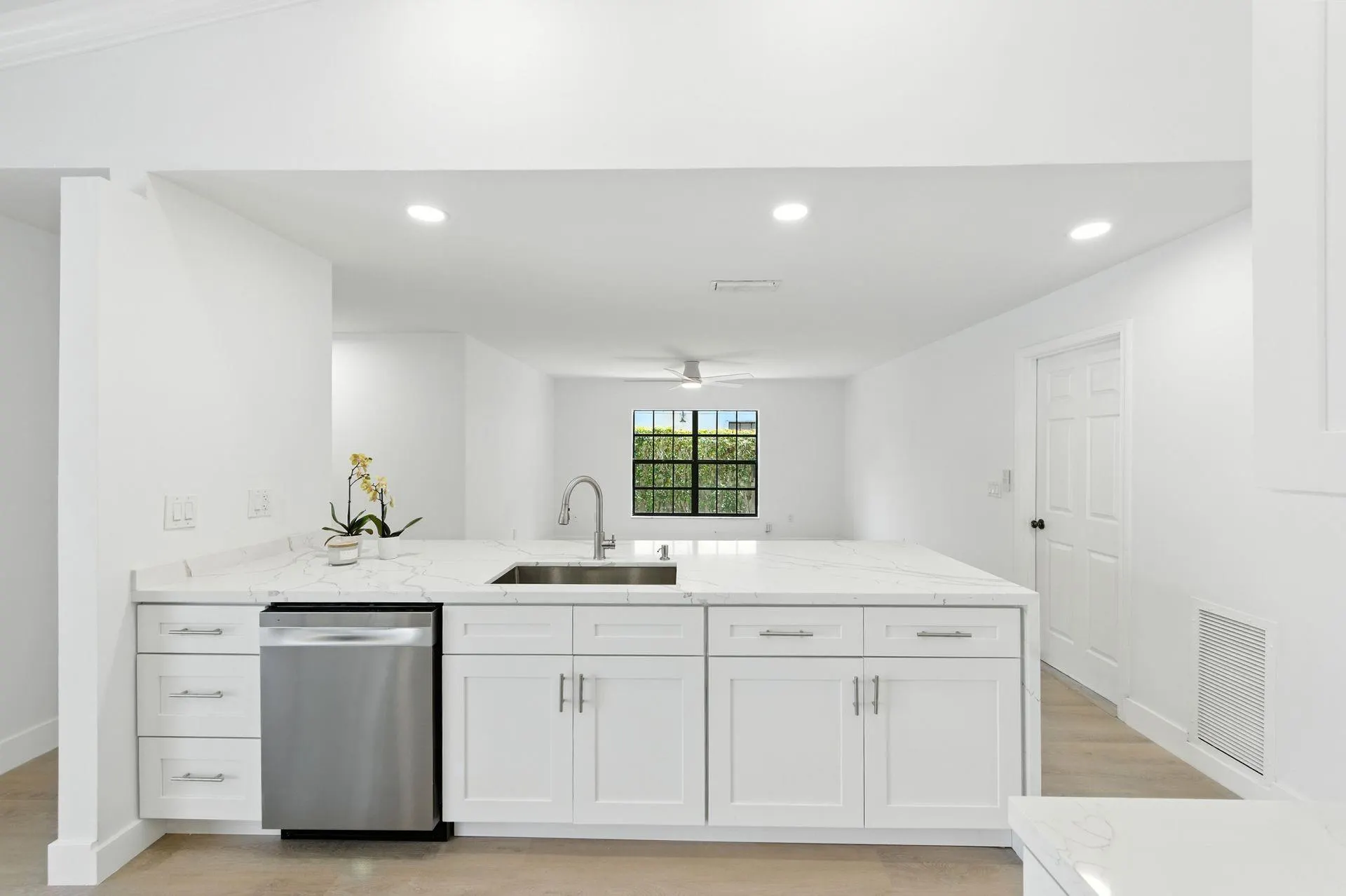 1041 AMHERST AVE