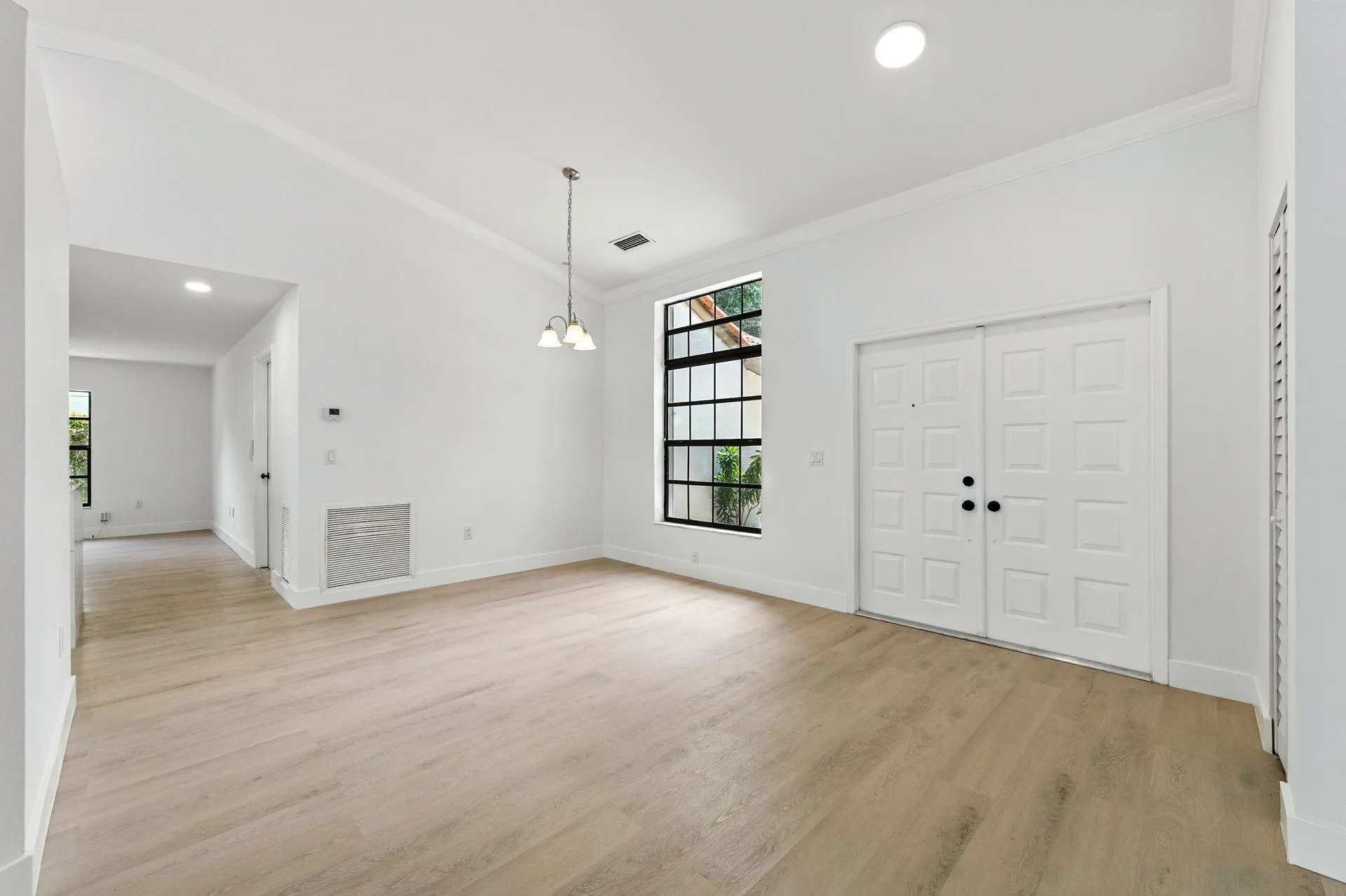 1041 AMHERST AVE