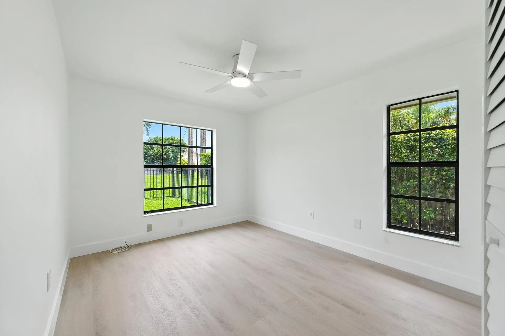 1041 AMHERST AVE