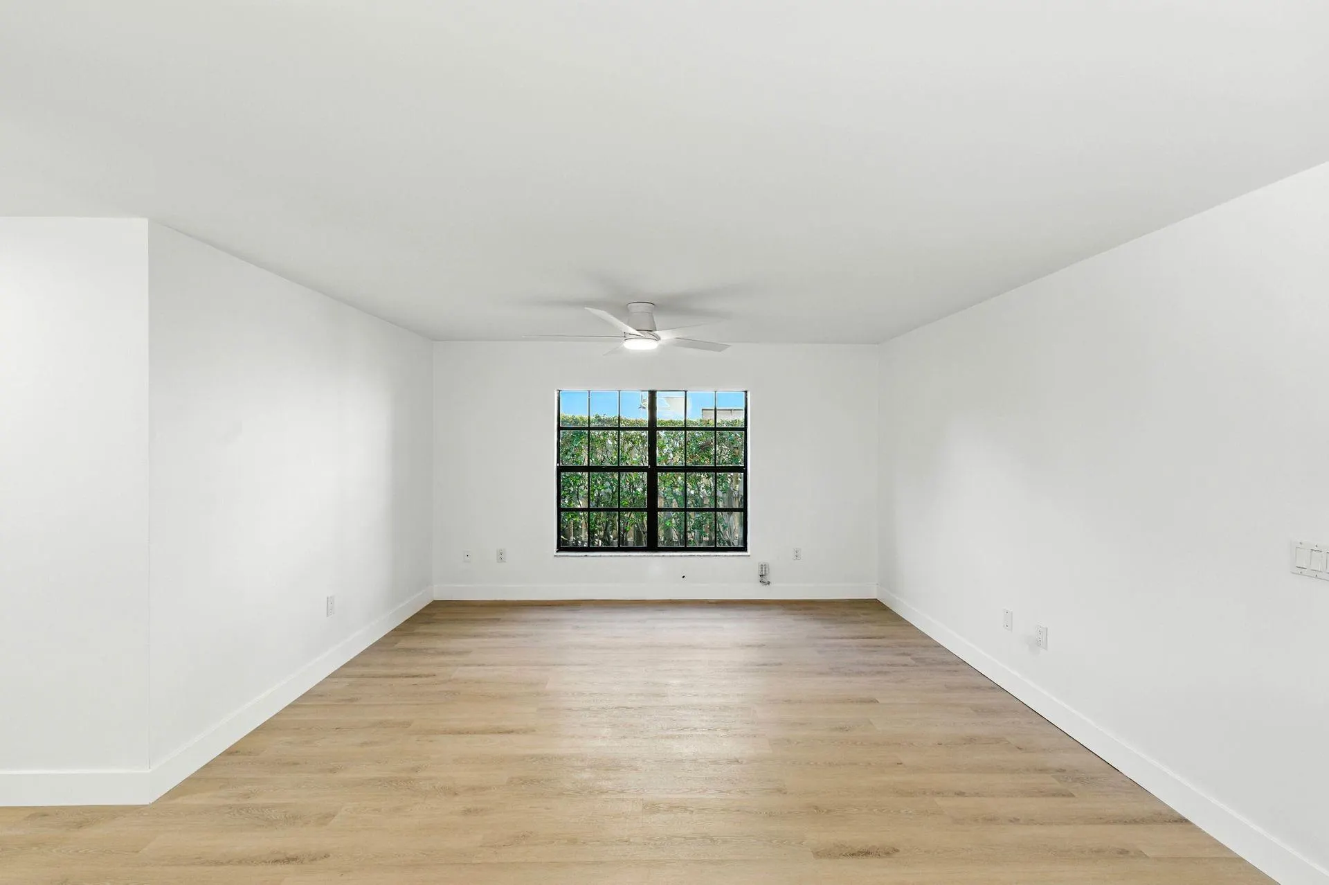 1041 AMHERST AVE