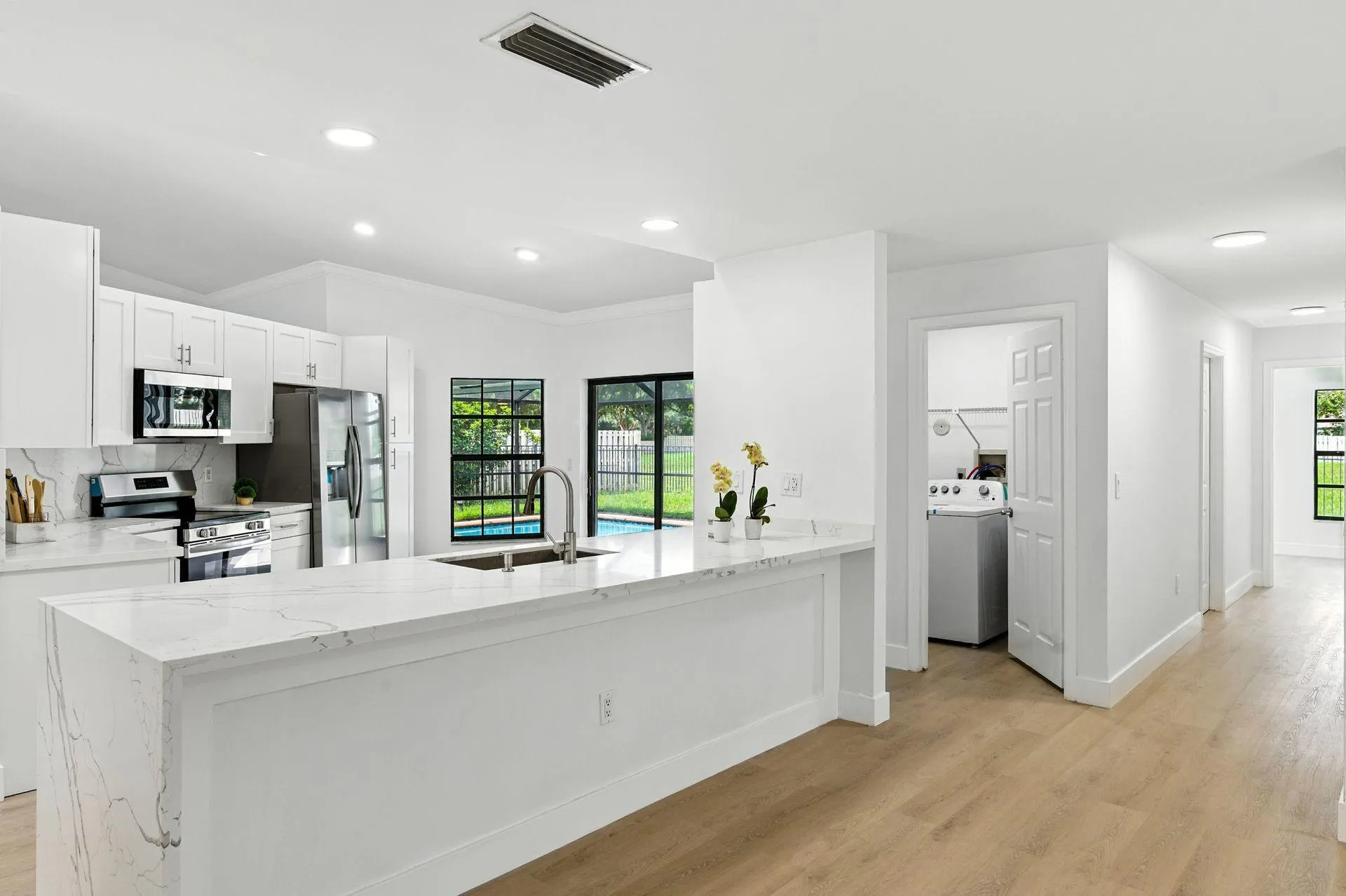 1041 AMHERST AVE