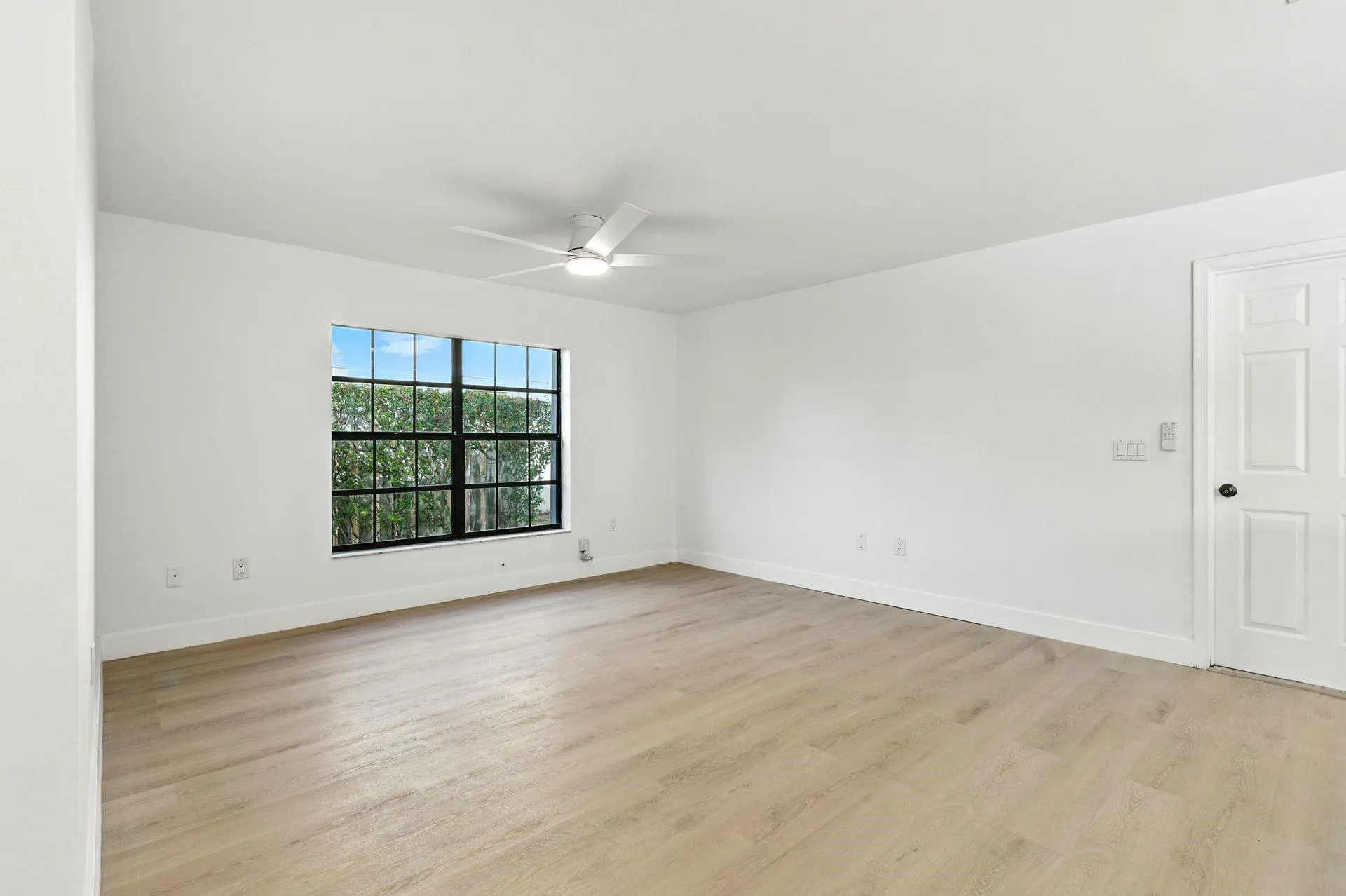 1041 AMHERST AVE