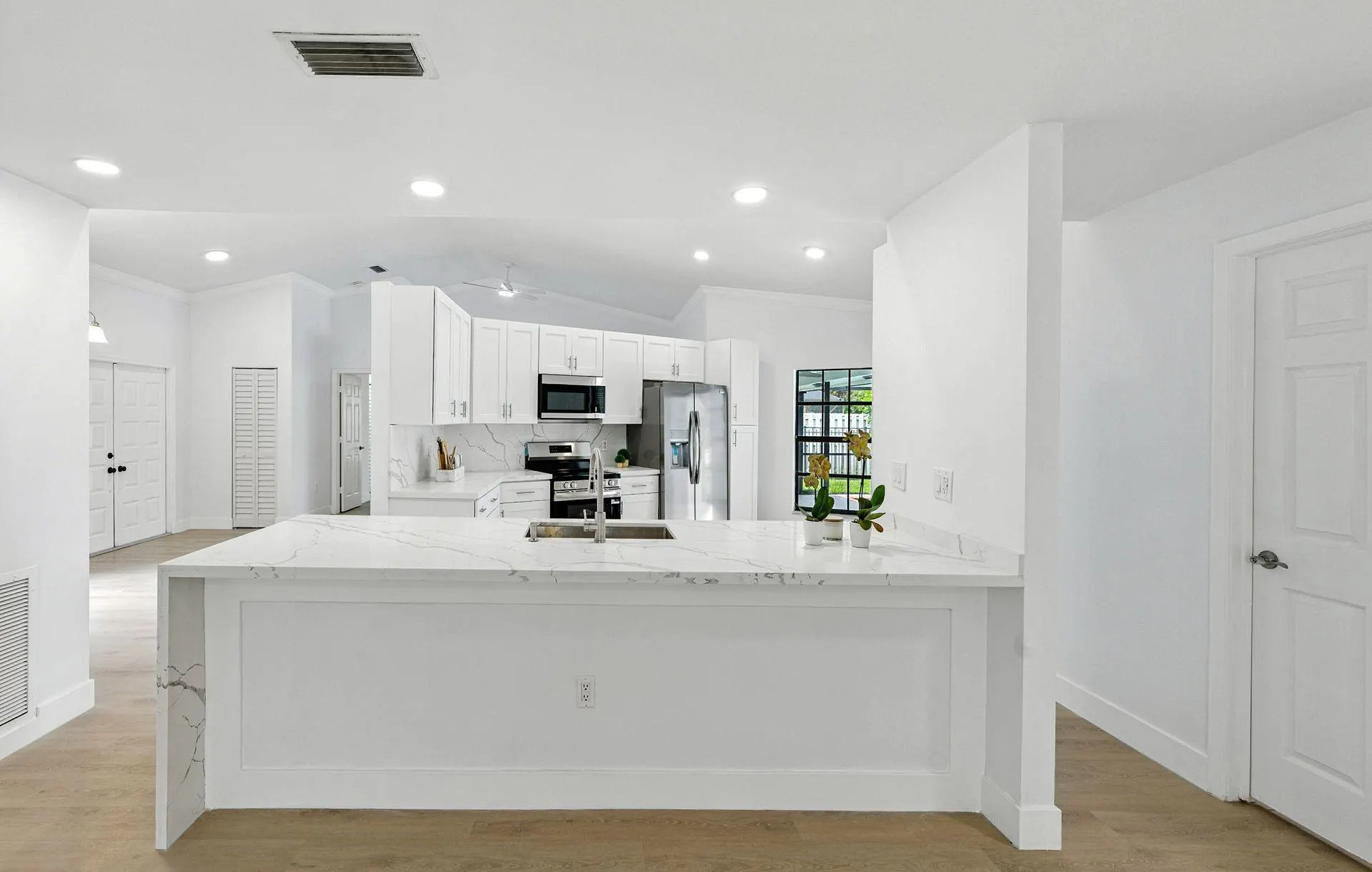 1041 AMHERST AVE