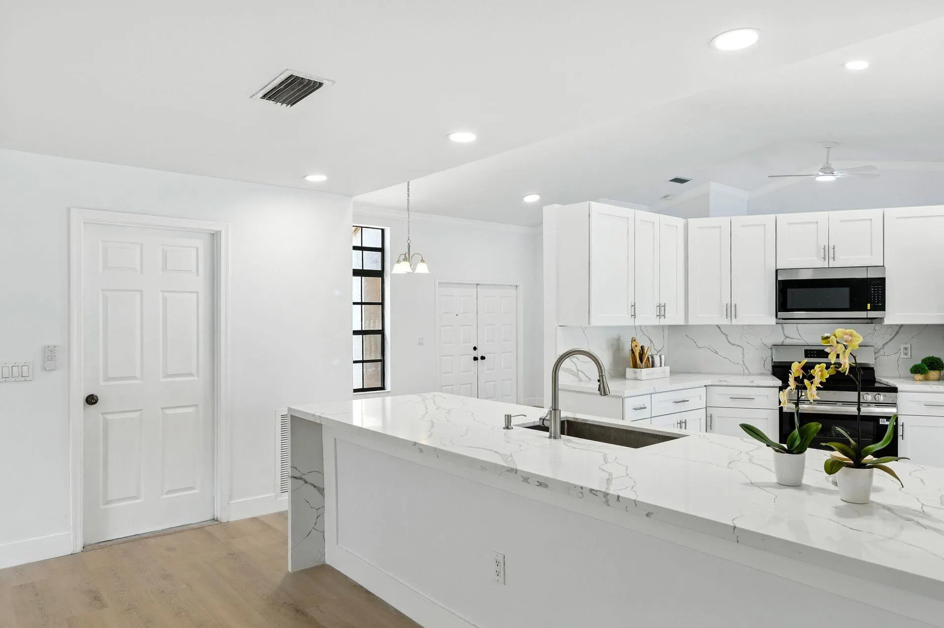 1041 AMHERST AVE