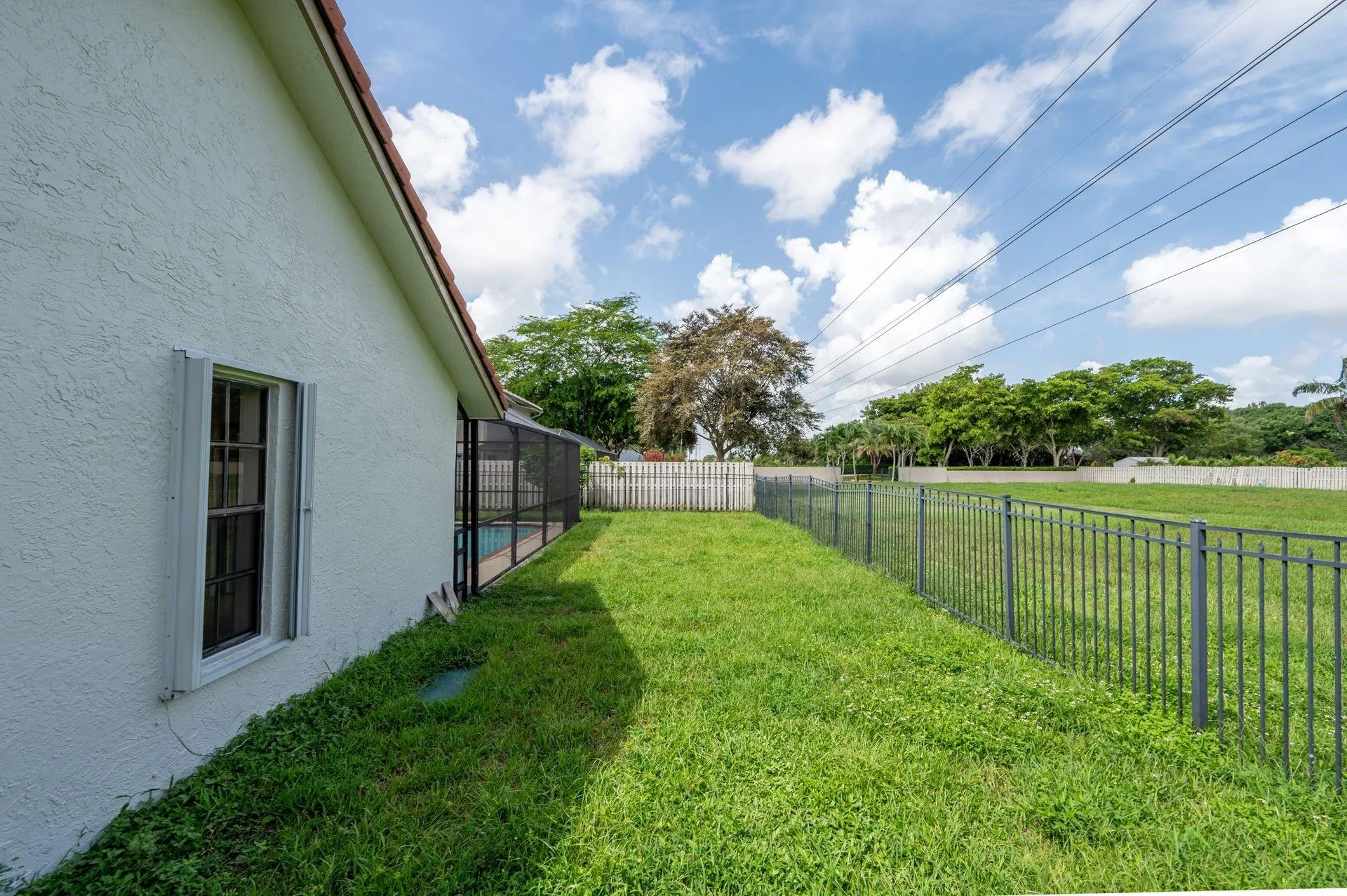 1041 AMHERST AVE