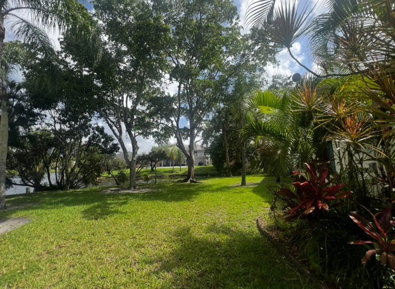 718 SW 88th Ter