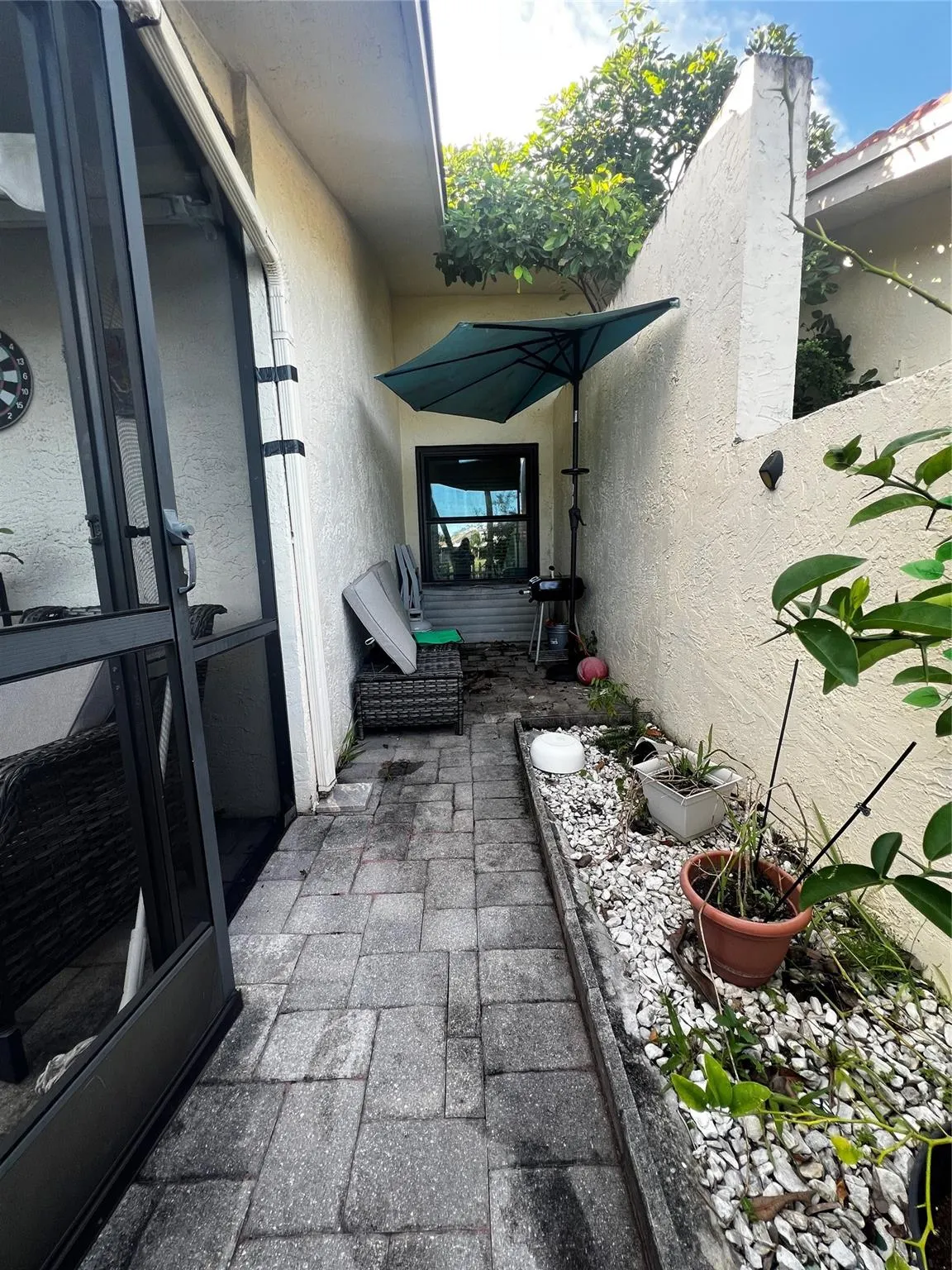 718 SW 88th Ter