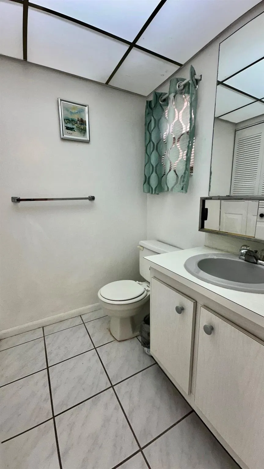 9540 Sunrise Lakes Blvd, #206