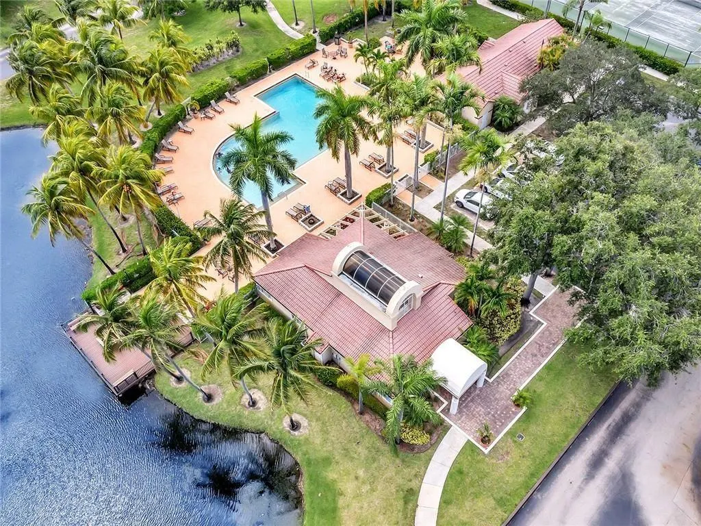 611 Lyons Rd, #8102