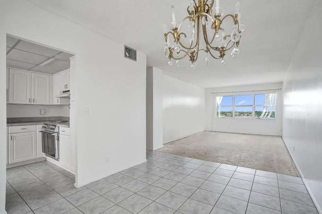 2555 NE 11th St, #804