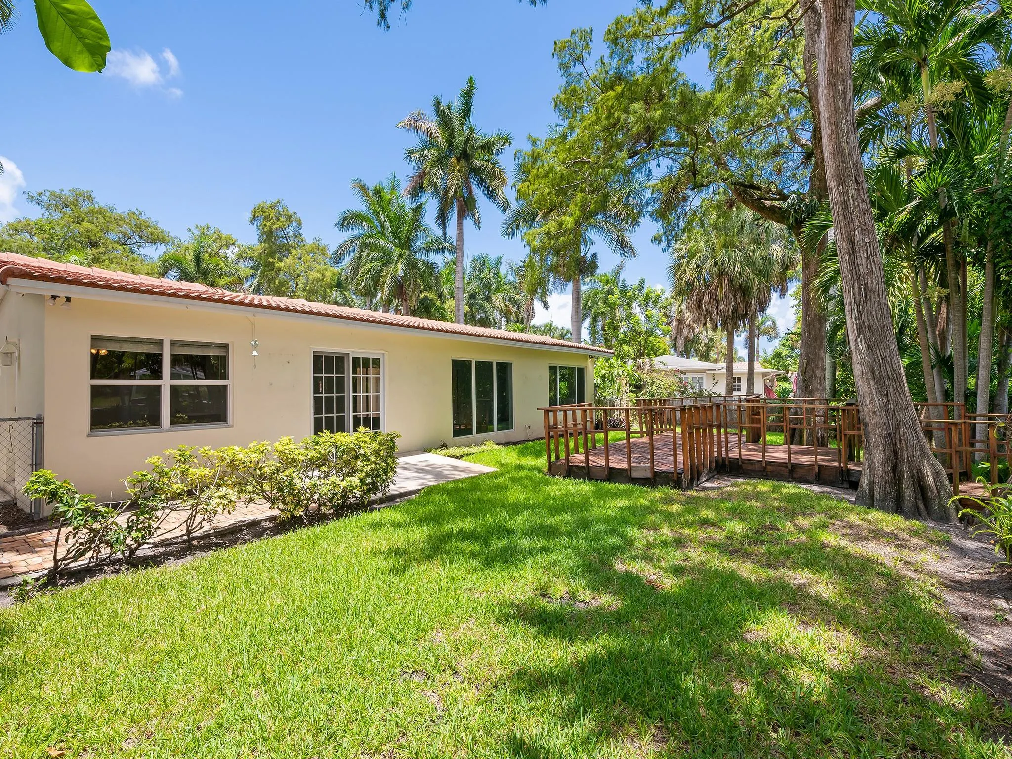 708 NW 22nd St