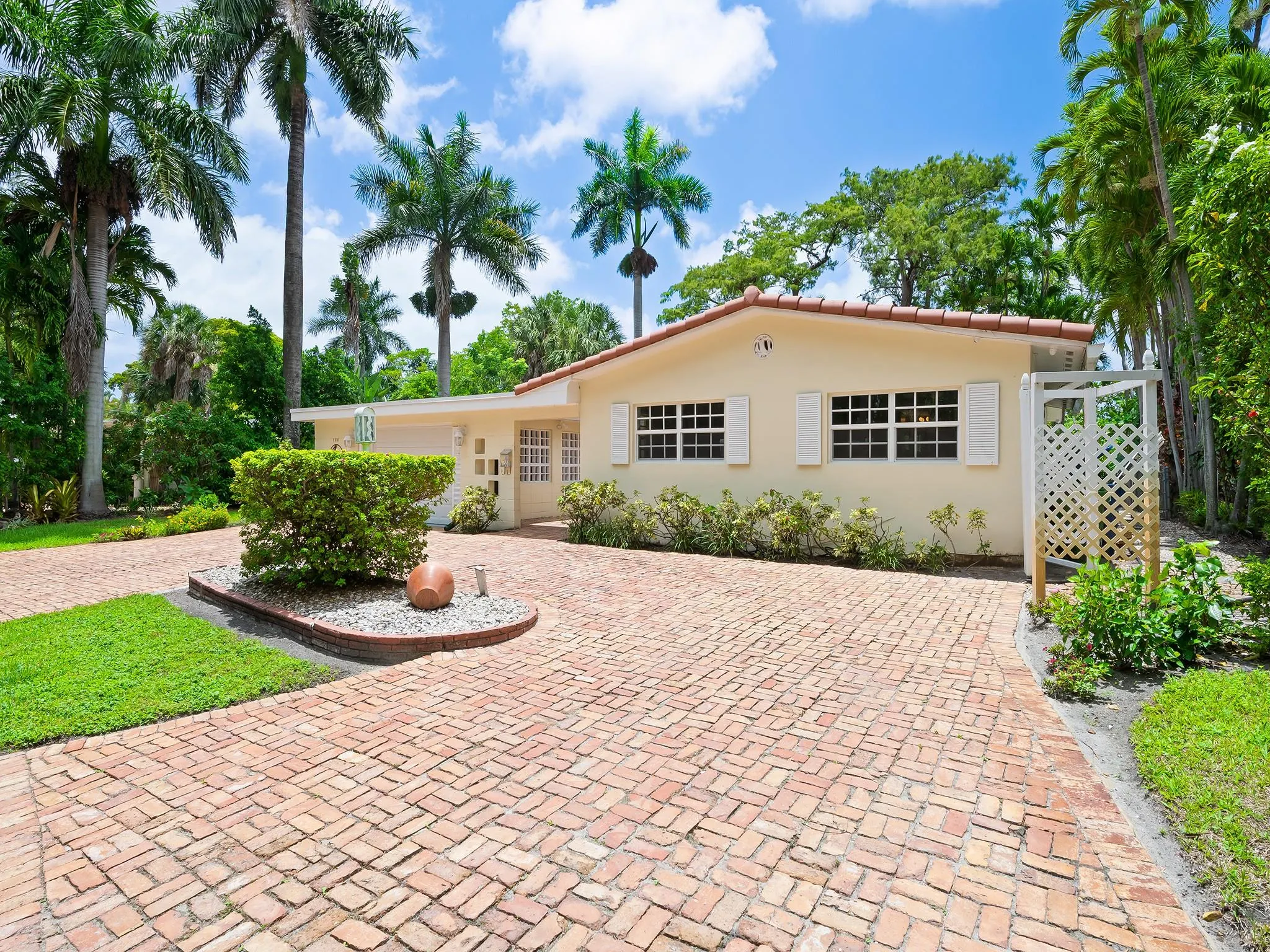 708 NW 22nd St