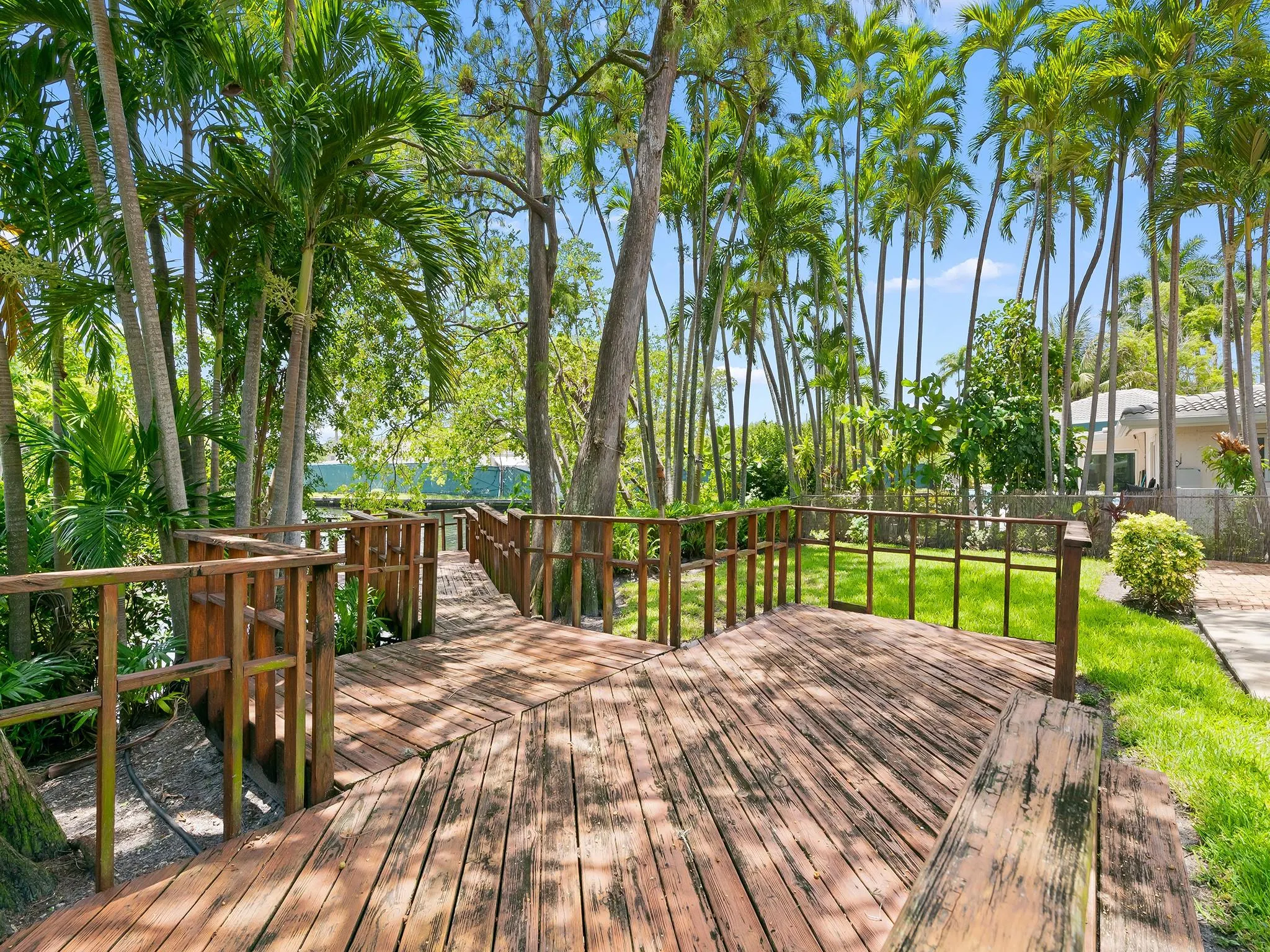 708 NW 22nd St
