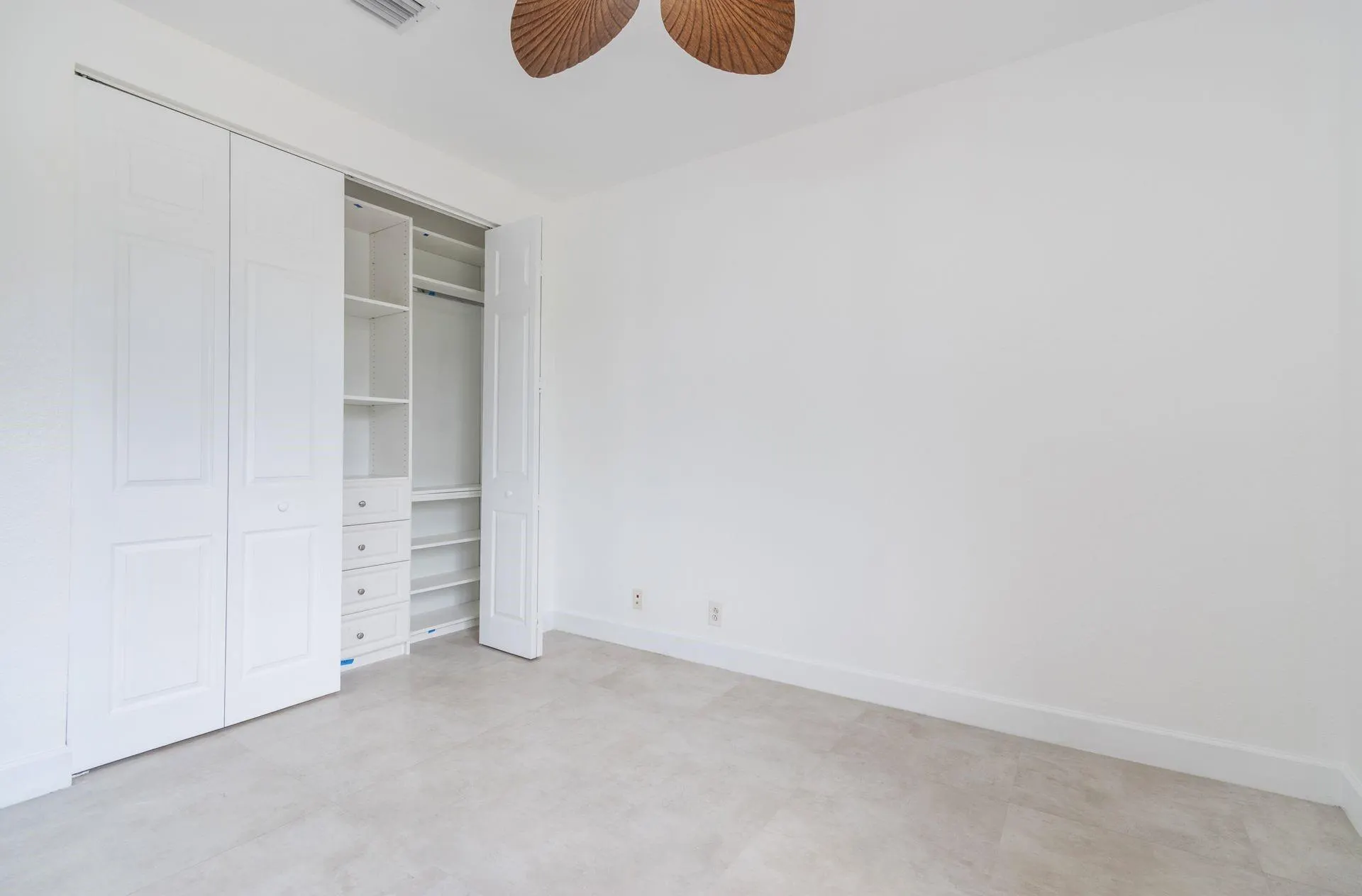 2604 Center Court Dr, #4-27