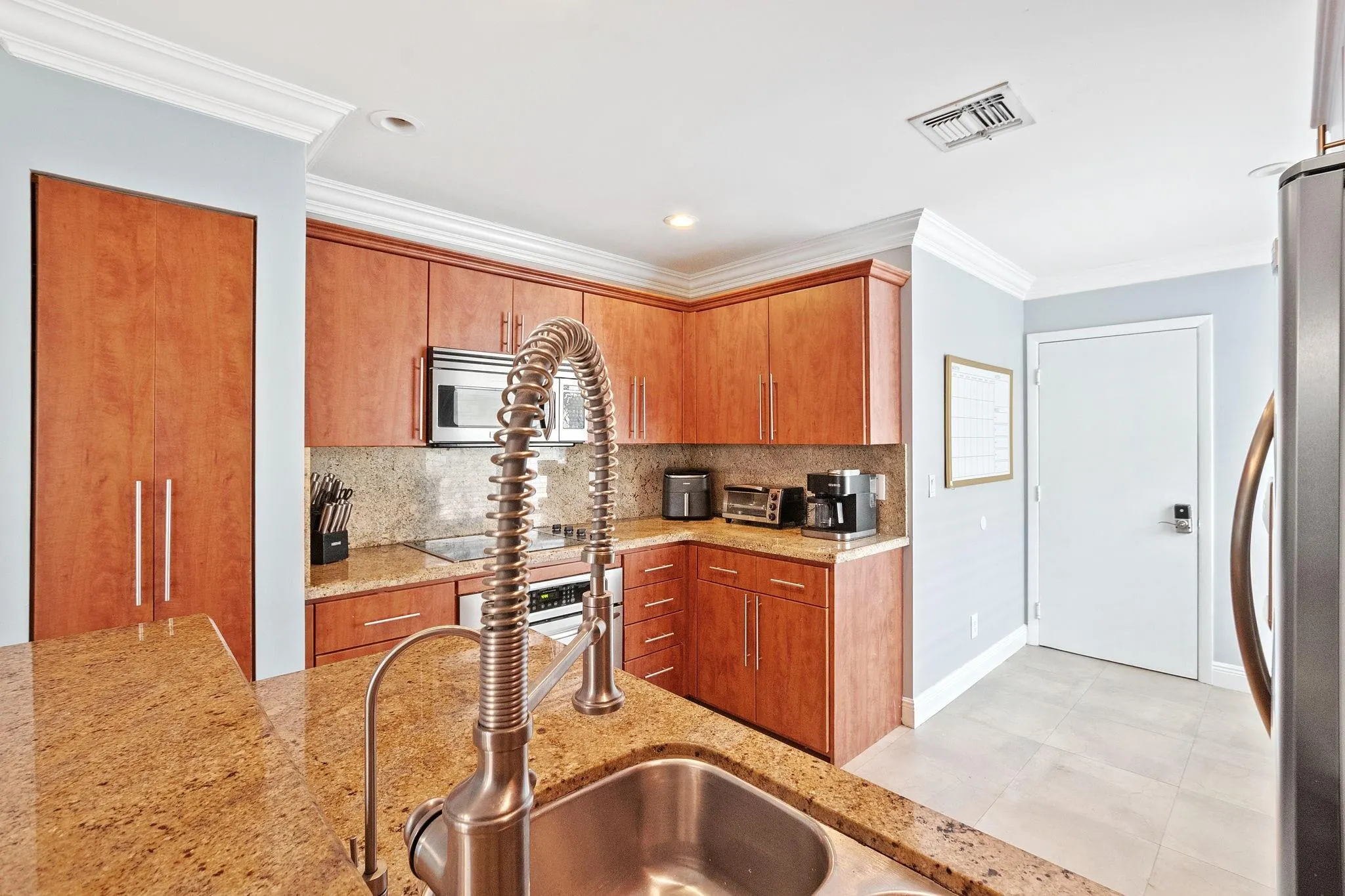8951 Lake Park Cir N