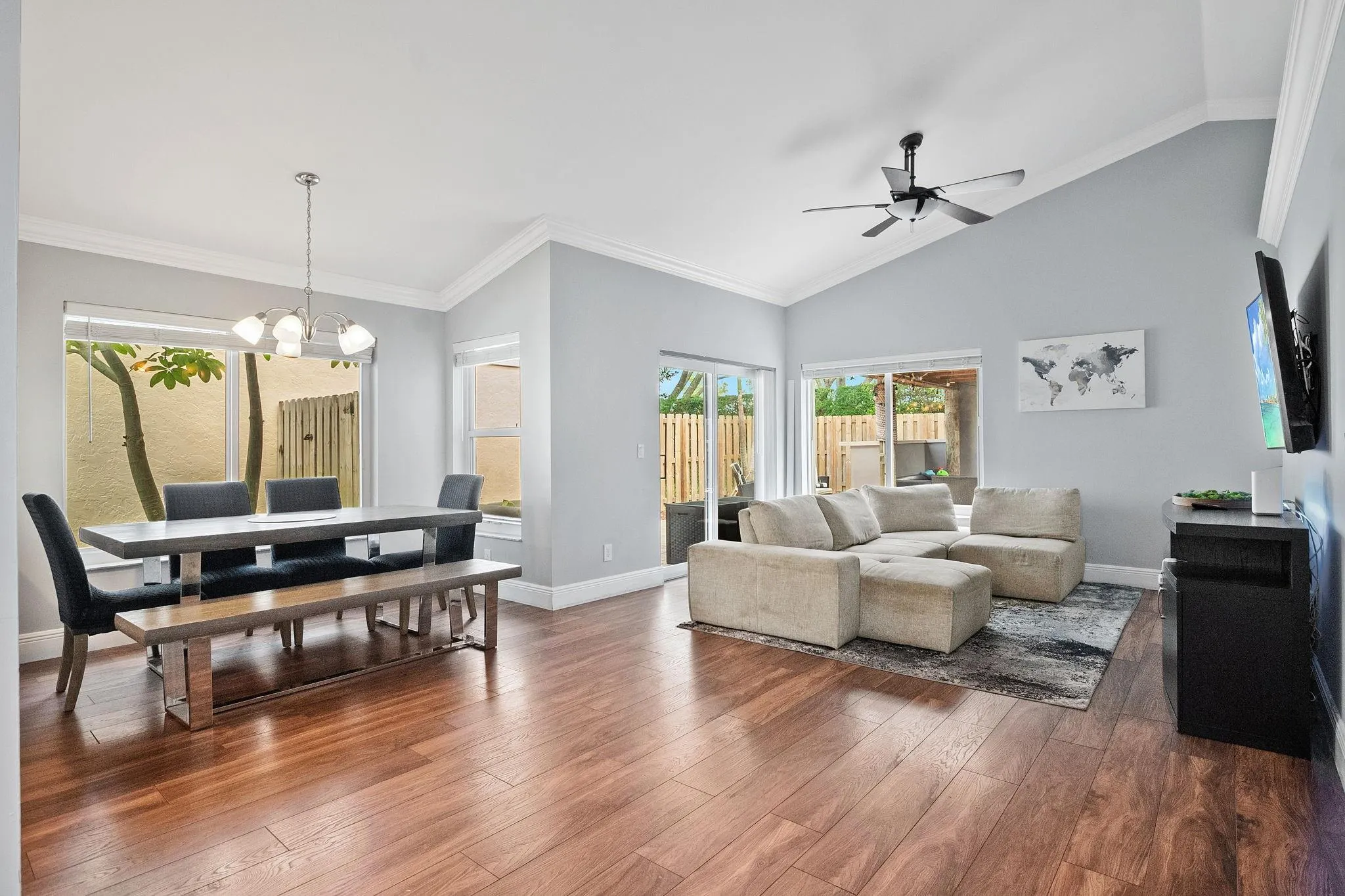 8951 Lake Park Cir N