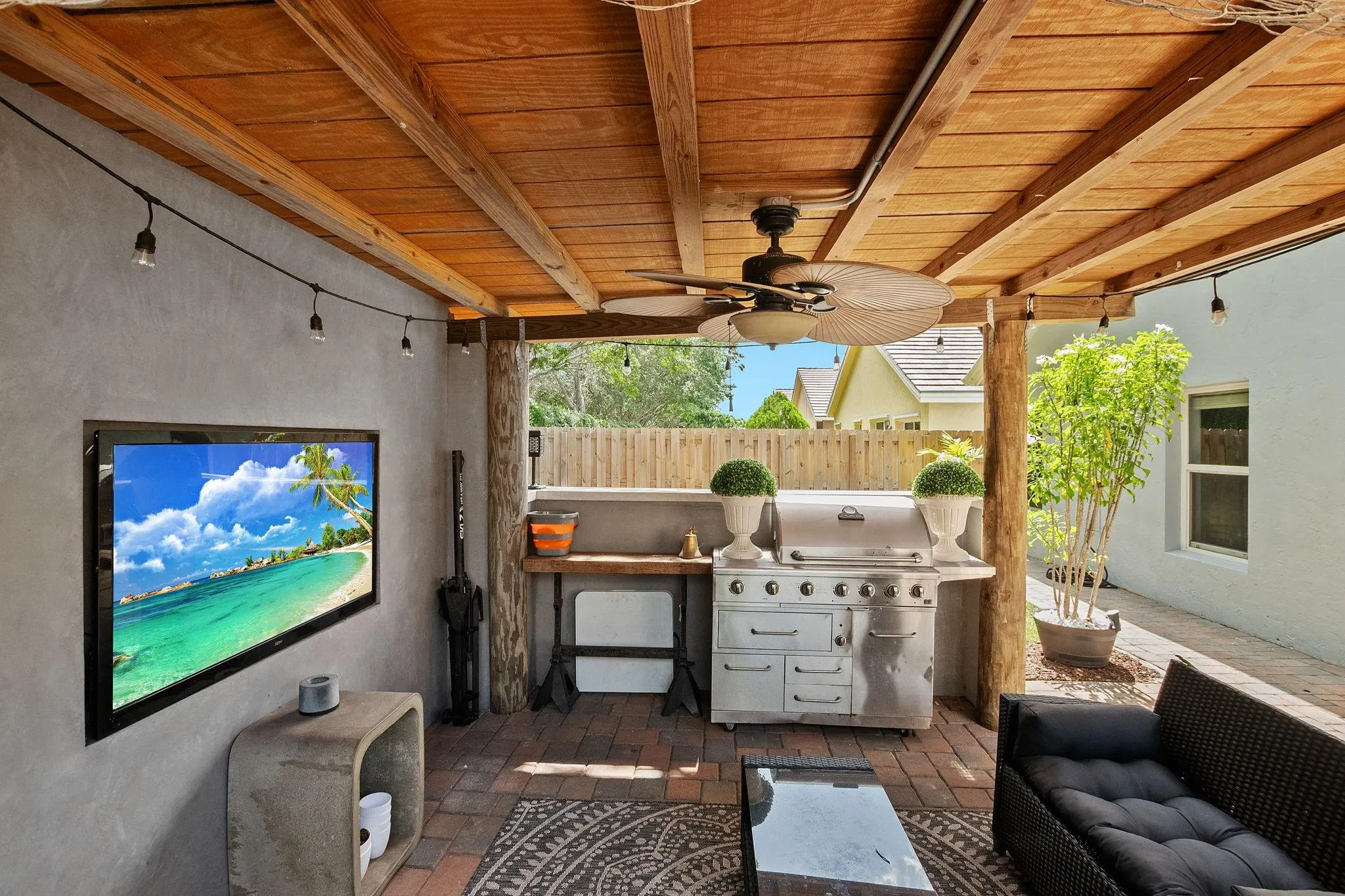 8951 Lake Park Cir N