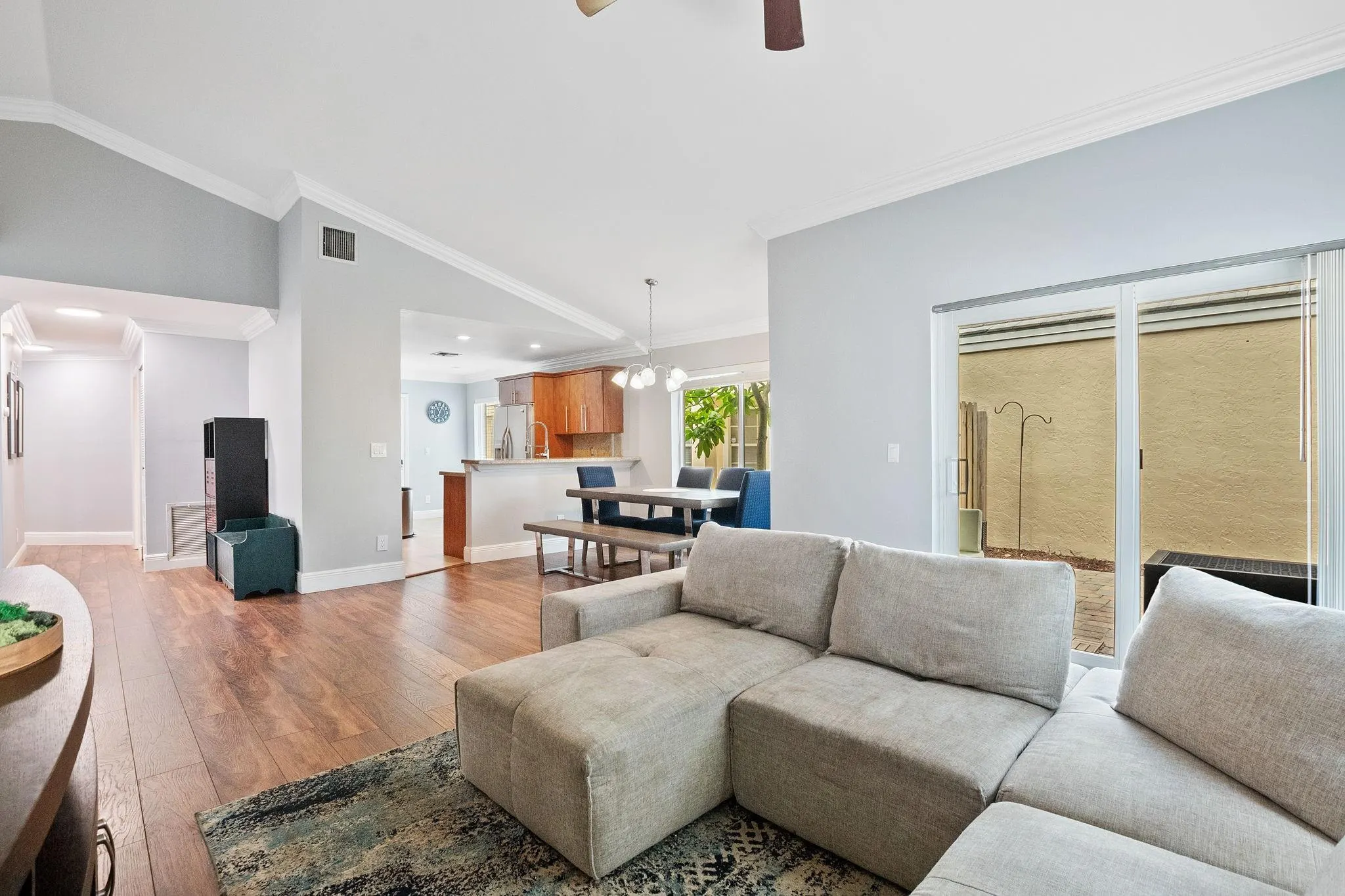 8951 Lake Park Cir N
