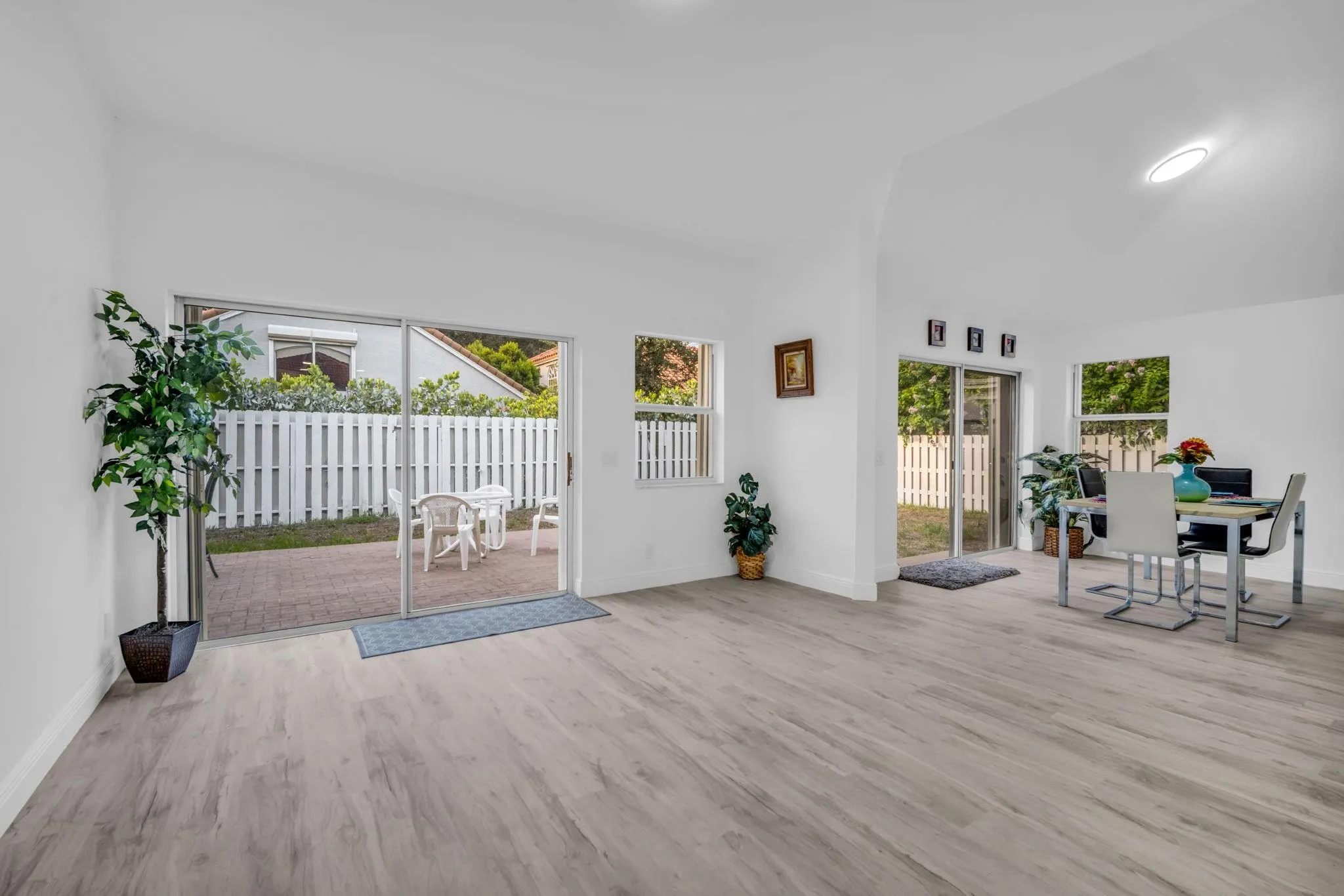9157 Magnolia Ct