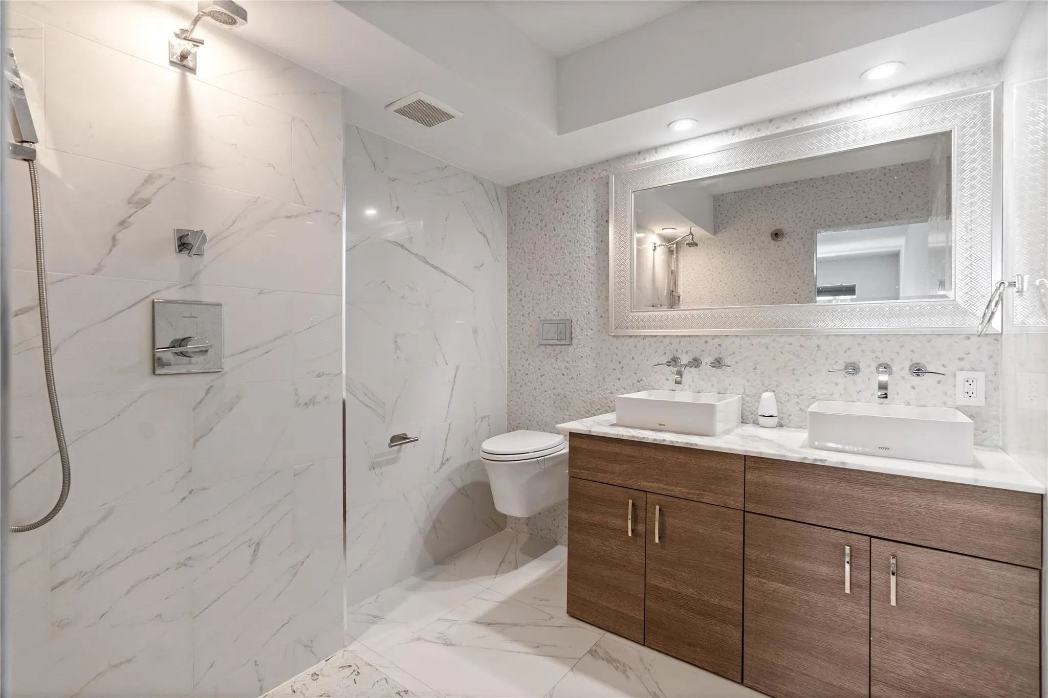 3121 NE 51st St, #303E