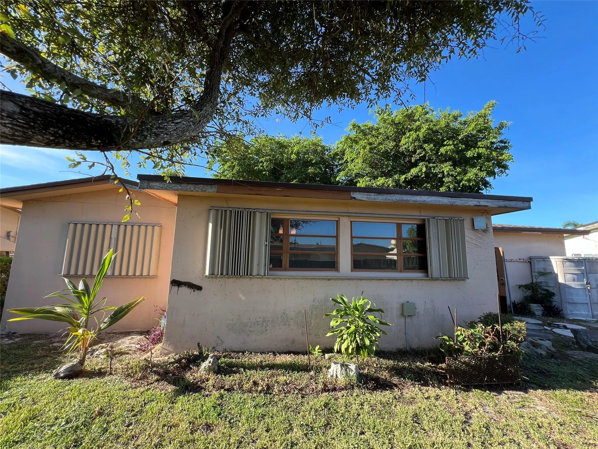 6360 SW 9th Pl