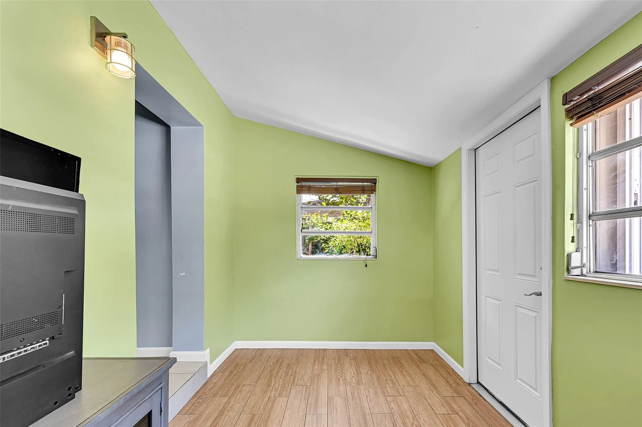 1132 NW 3rd Ave