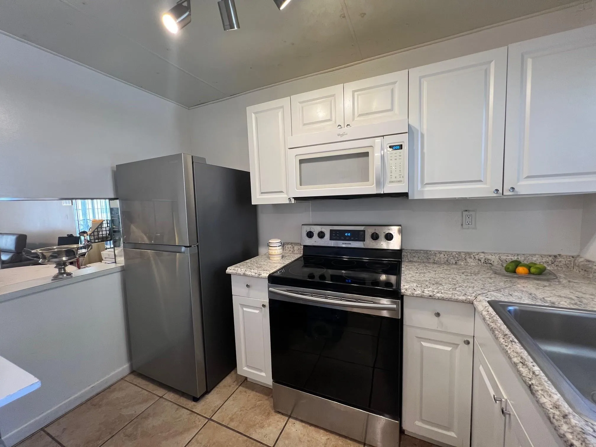 2720 N Pine Island Rd, #101