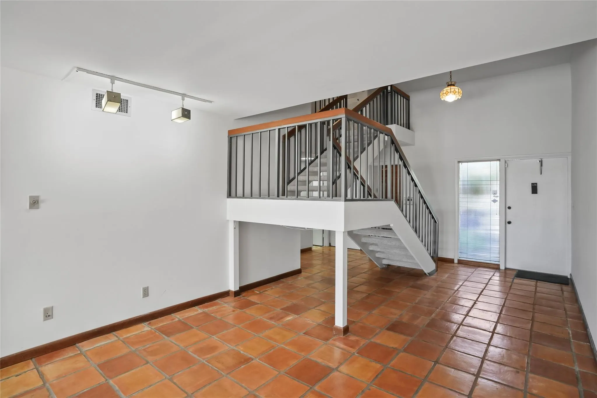 1111 Windward Dr