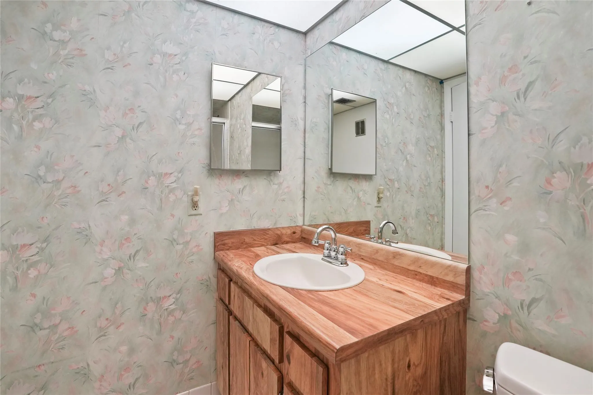 1111 Windward Dr