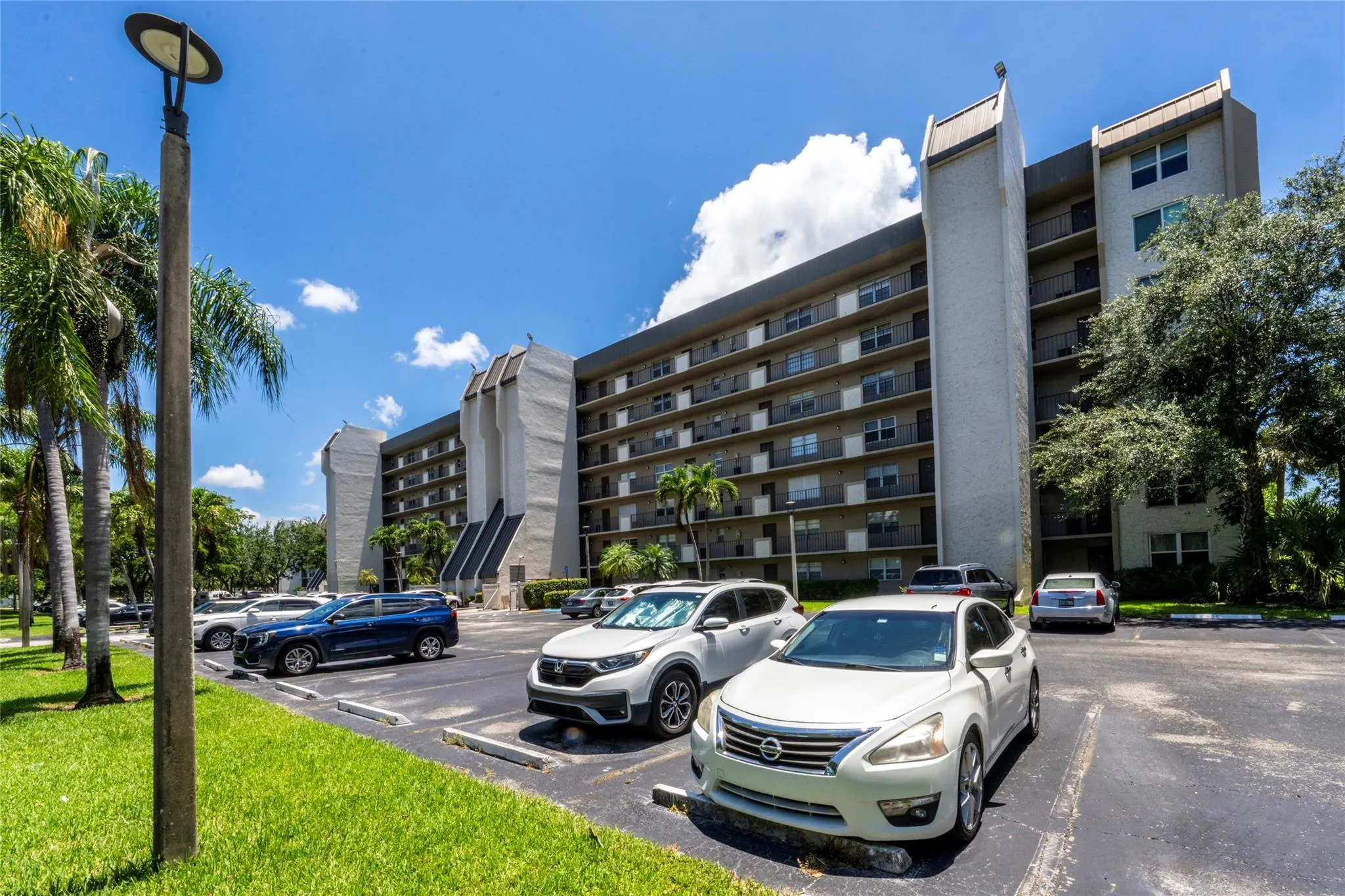 3150 W Rolling Hills Cir, #210