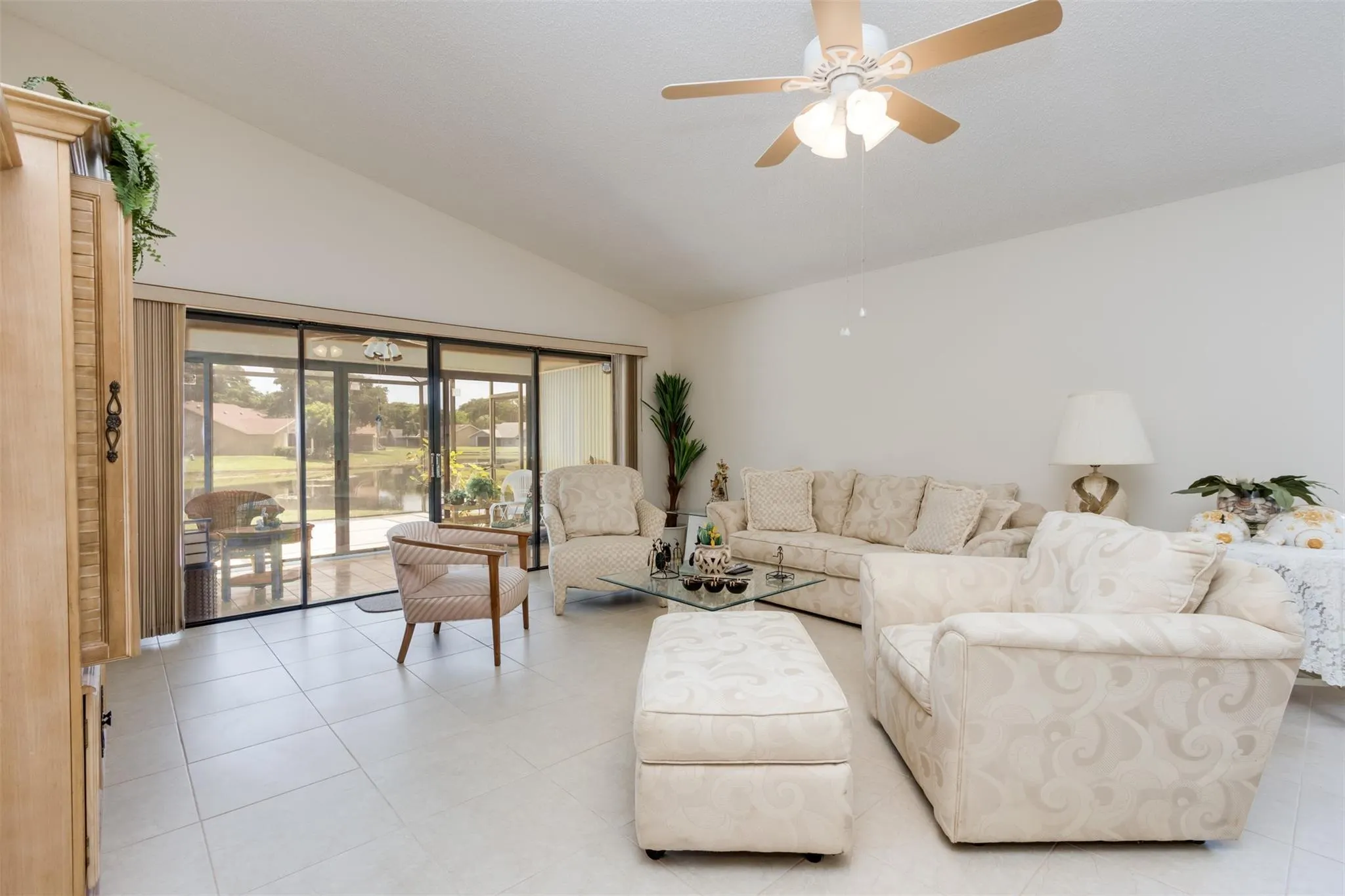 4915 Calamondin Cir